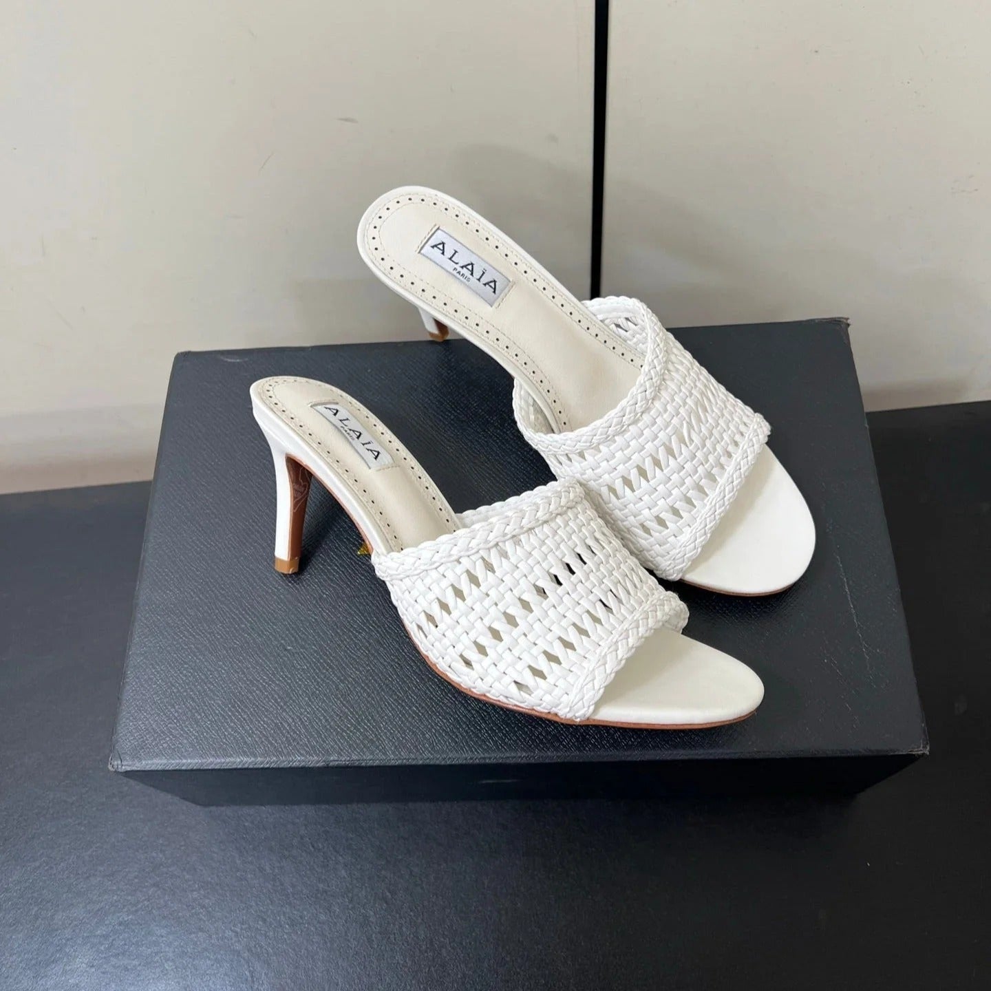 Alaia High Heel 25s 70 Mm In White Lambskin With Woven Pattern