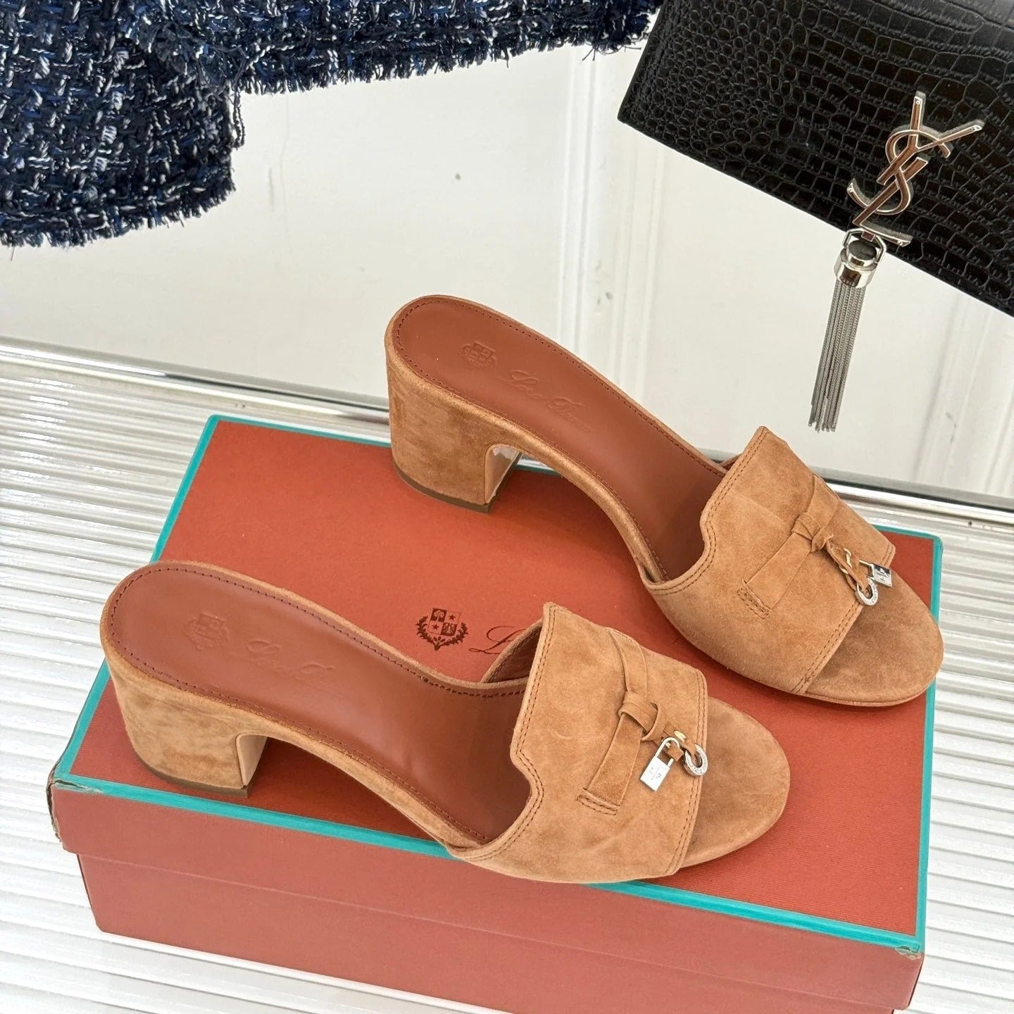 HIGH HEELS IN BROWN SUEDE AND LAMBSKIN