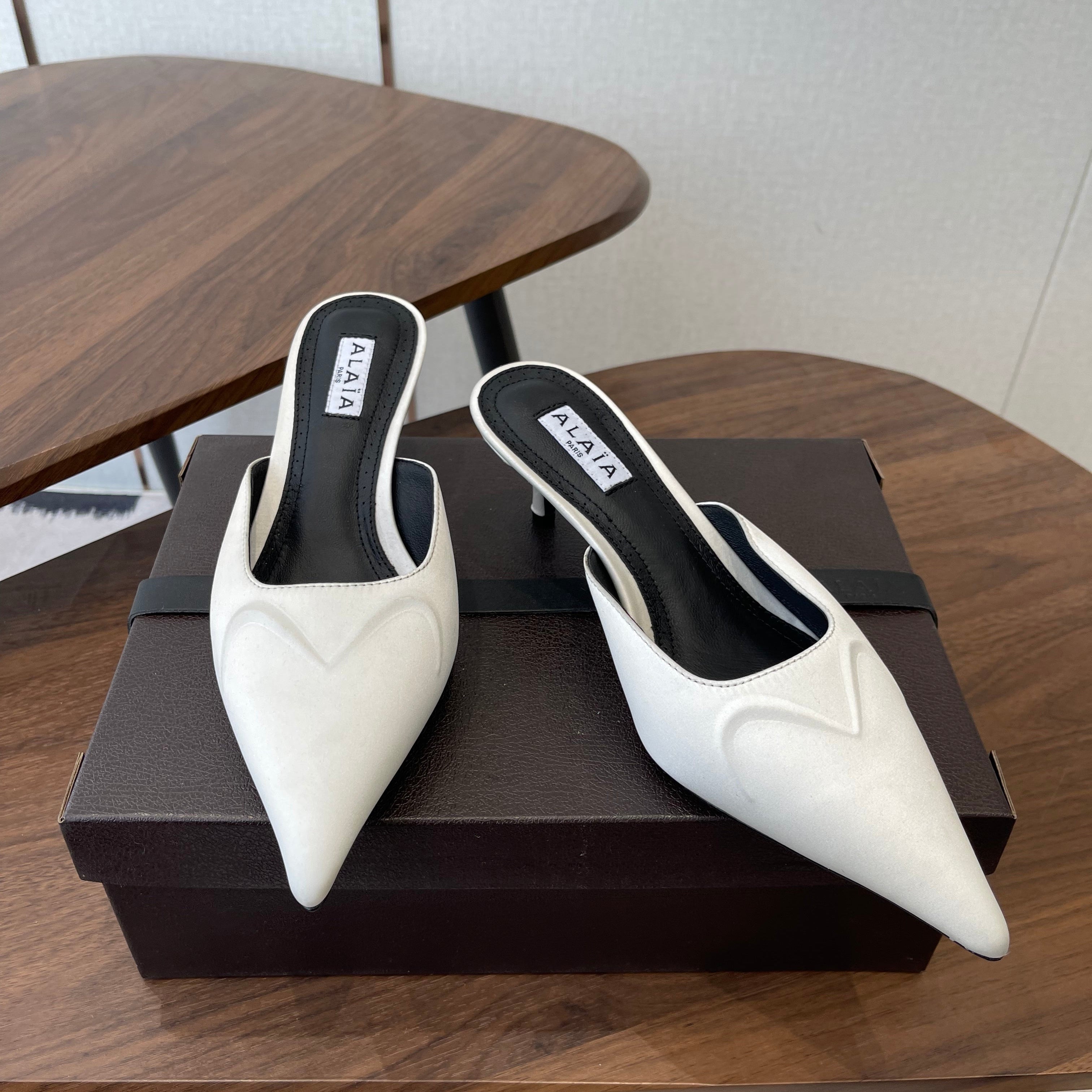 Alaia 26 Pointed-toe Mules 50 White Patent Leather 624908