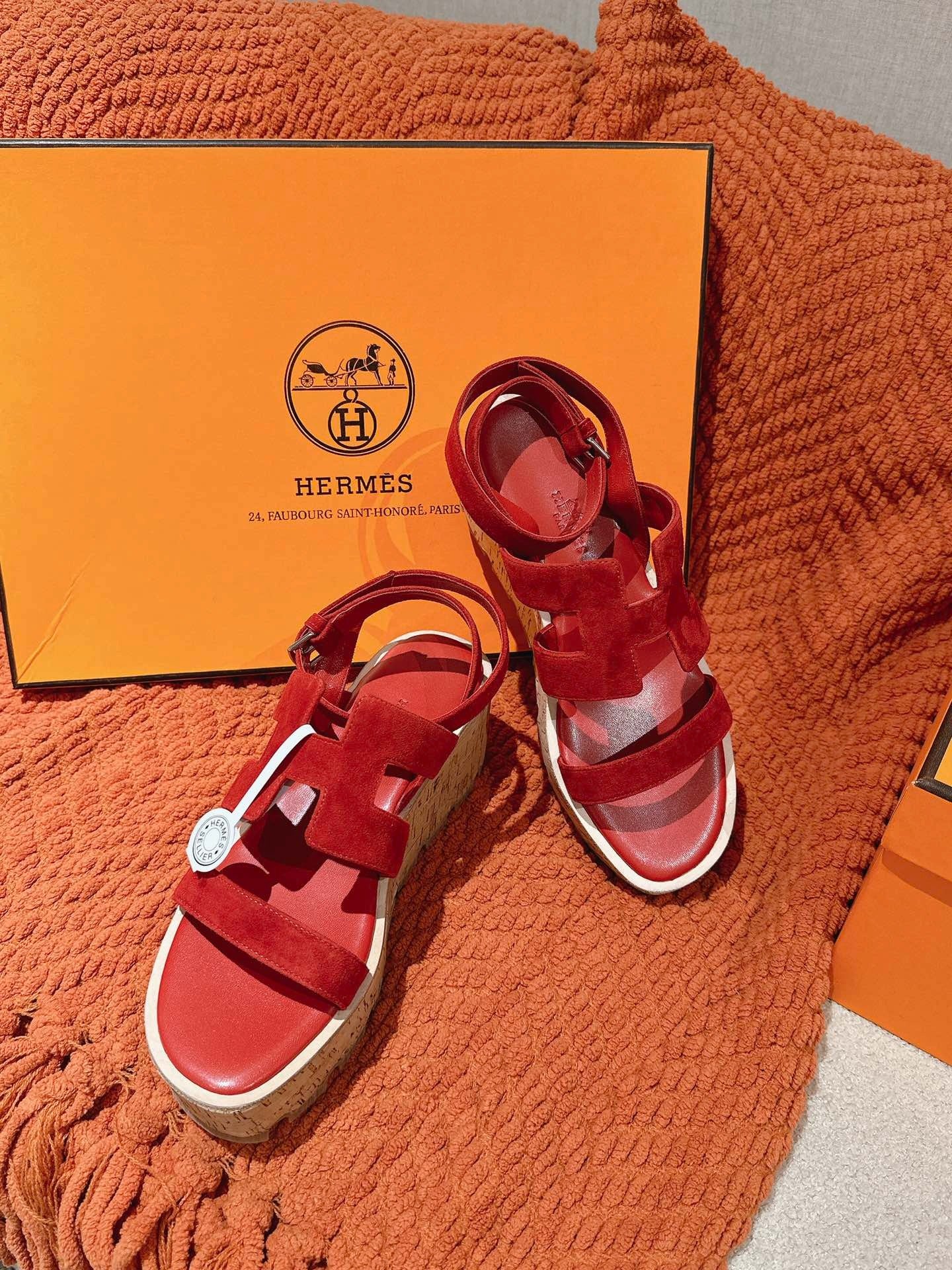 HM 25S HAVANE WEDGE SANDAL IN RED SUEDE