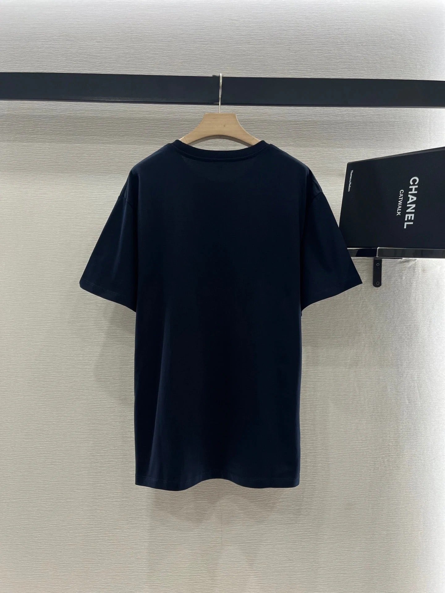 LOEWE T-SHIRT WITH FLORAL EMBROIDERY 274666