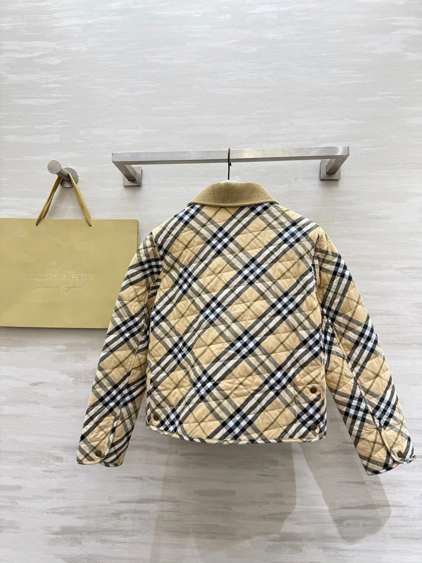 BURBERRY 25S SHORT DOWN JACKET 199