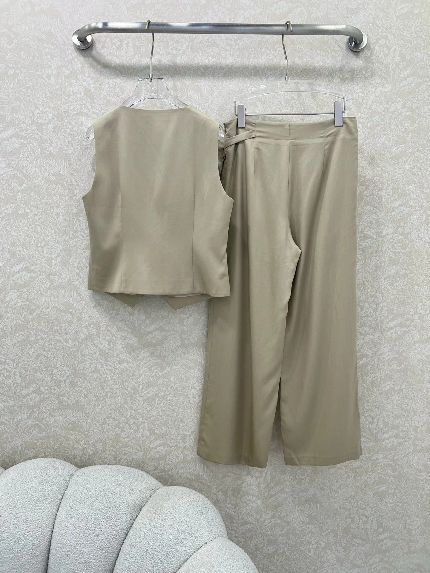 DIOR WIDE-LEG PANTS AND VEST SET 275206