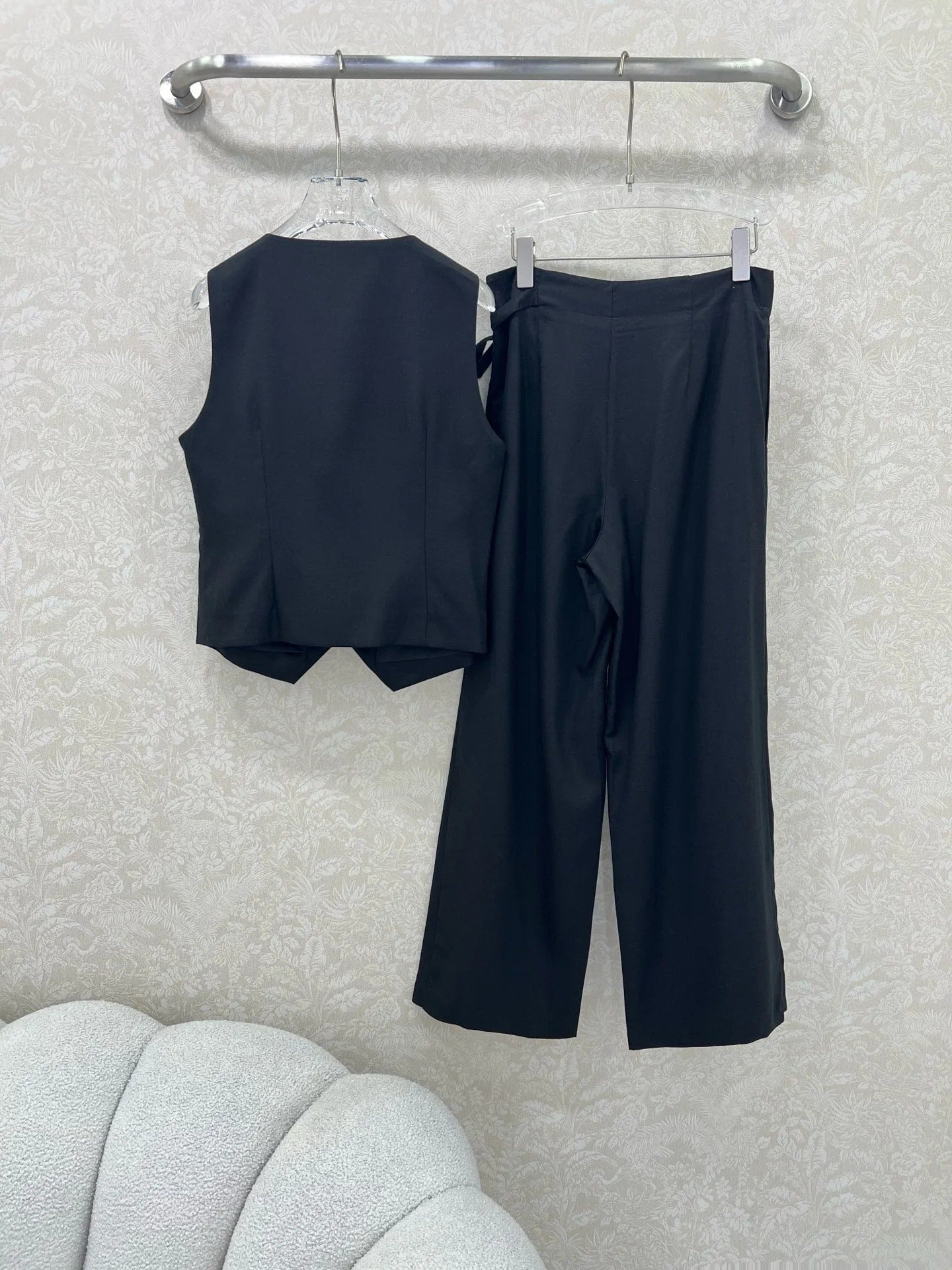 DIOR WIDE-LEG PANTS AND VEST SET 275208