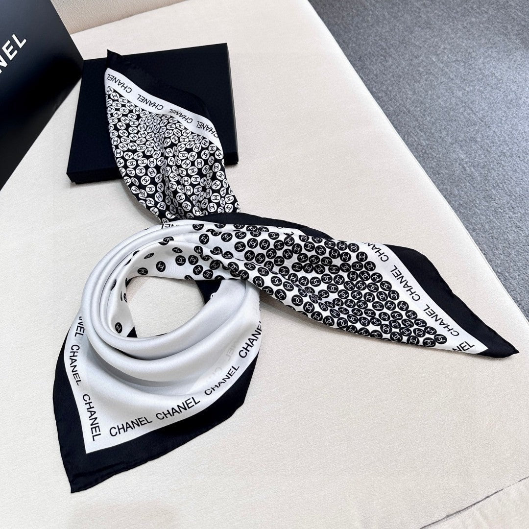 CHANEL 25S SCARF 90 IN SILK 732108