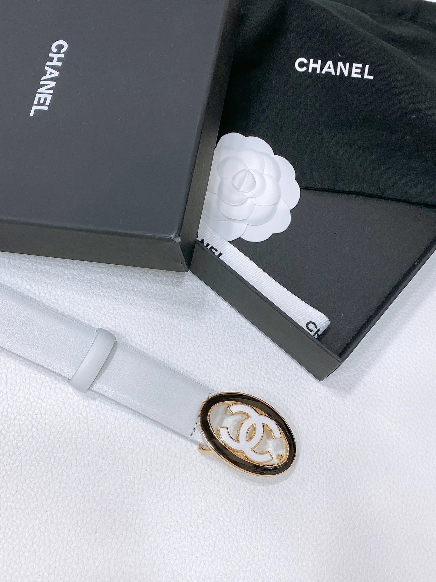 CC 30MM BELT IN WHITE SMOOTH CALFSKIN WHITE MIX BLACK METAL HARDWARE
