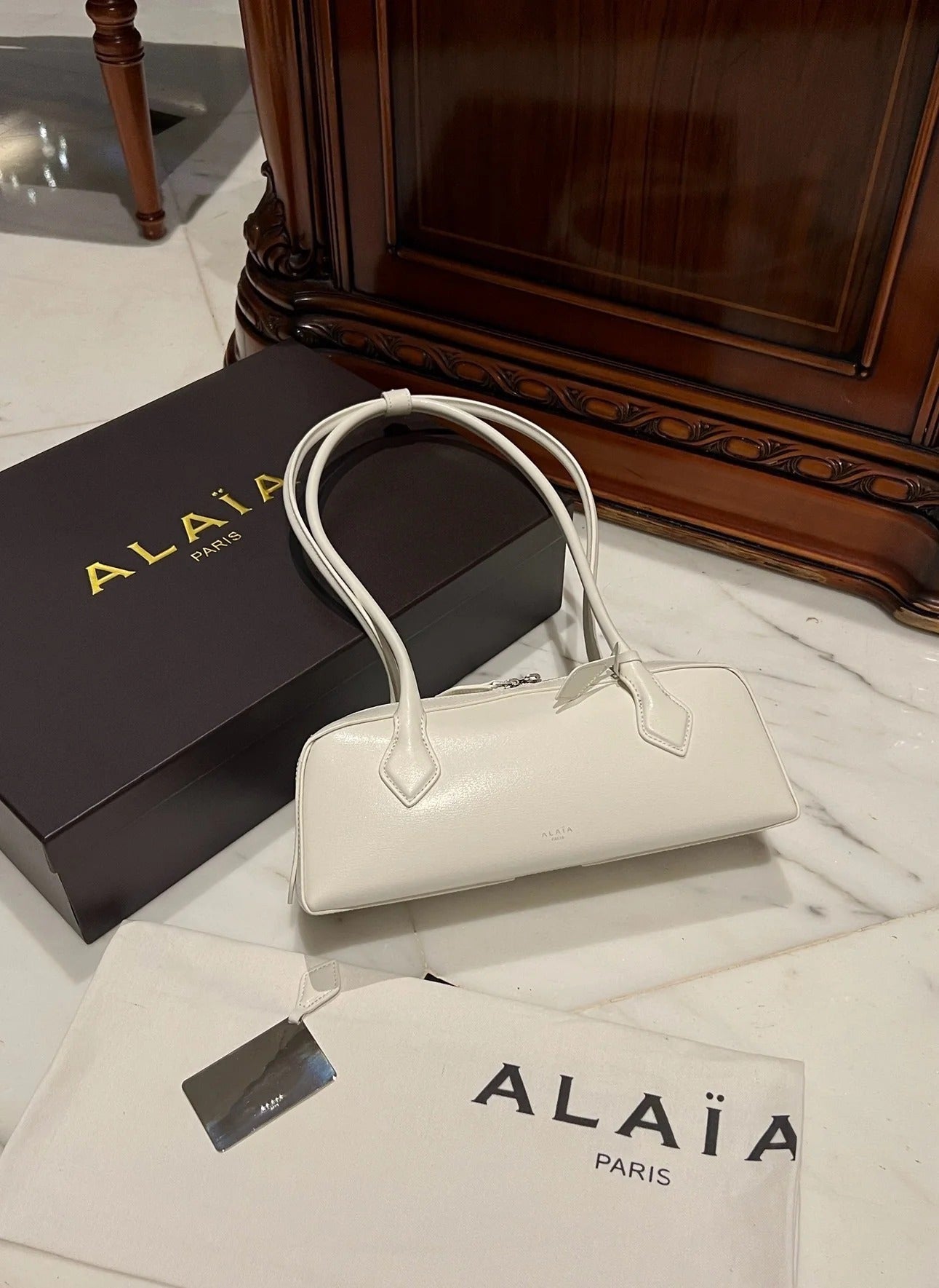 Alaia 2025 Le Teckel Bag 33cm White Lambskin