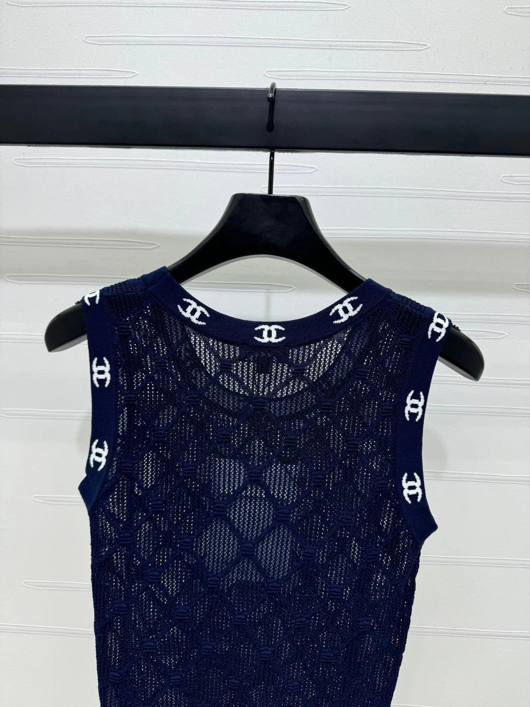 CHANEL SLEEVELESS TOP 264031