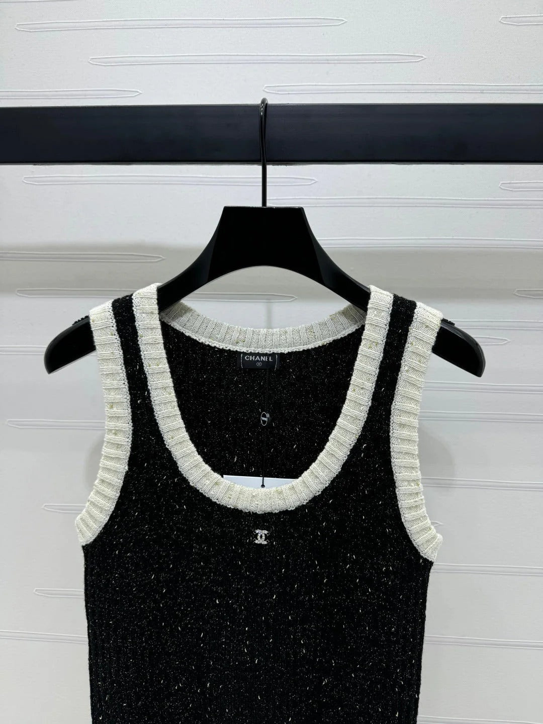 CHANEL ROUND-NECK SEQUIN KNIT VEST 274865