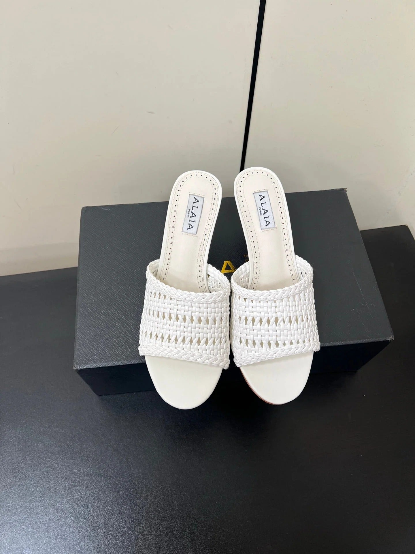 Alaia High Heel 25s 70 Mm In White Lambskin With Woven Pattern