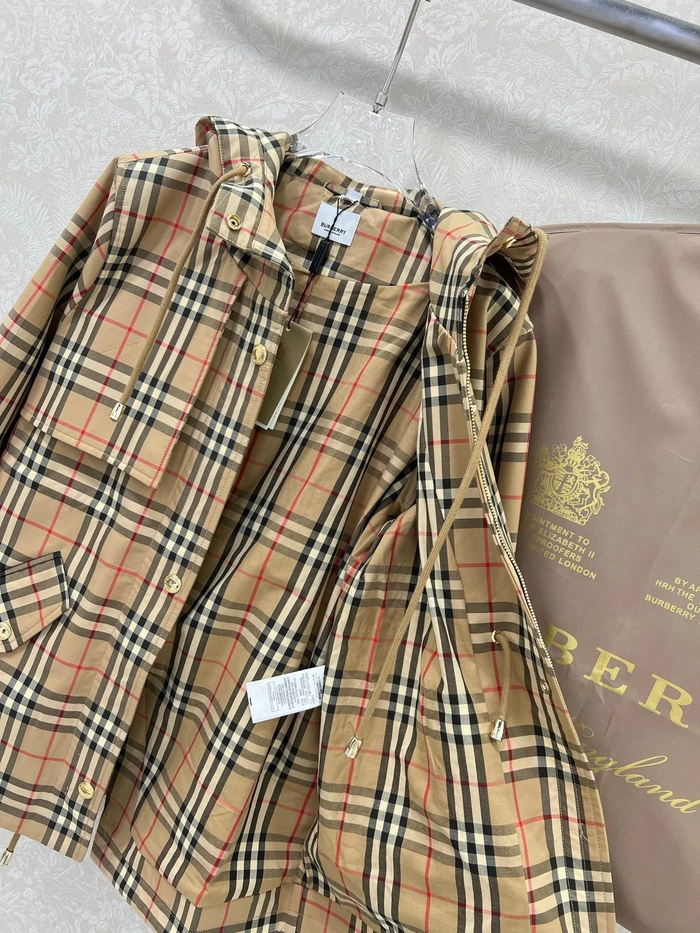 BURBERRY PLAID JACKET 275082