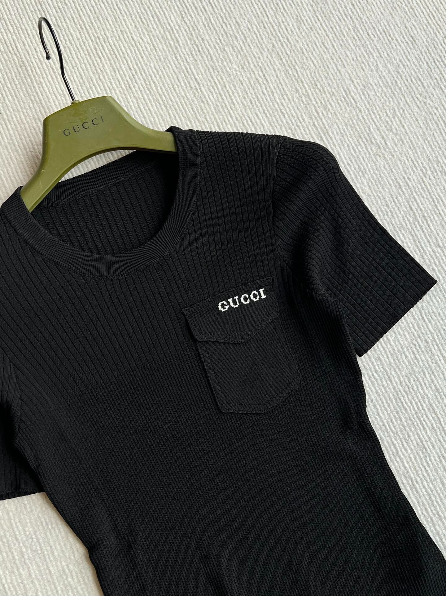 GUCCI SHORT-SLEEVE KNIT TOP 242809