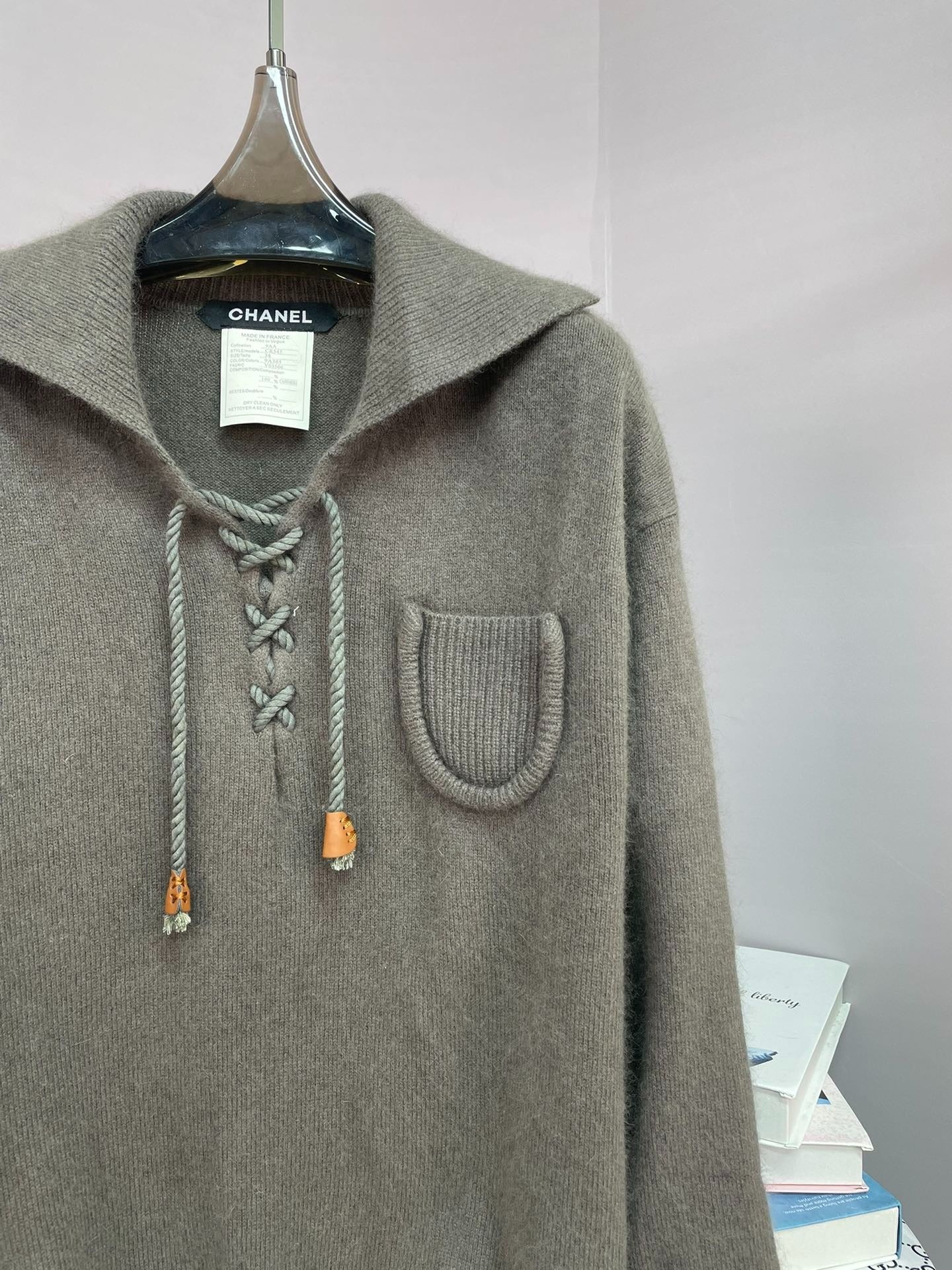 CHANEL 25S COLLARED SWEATER 595