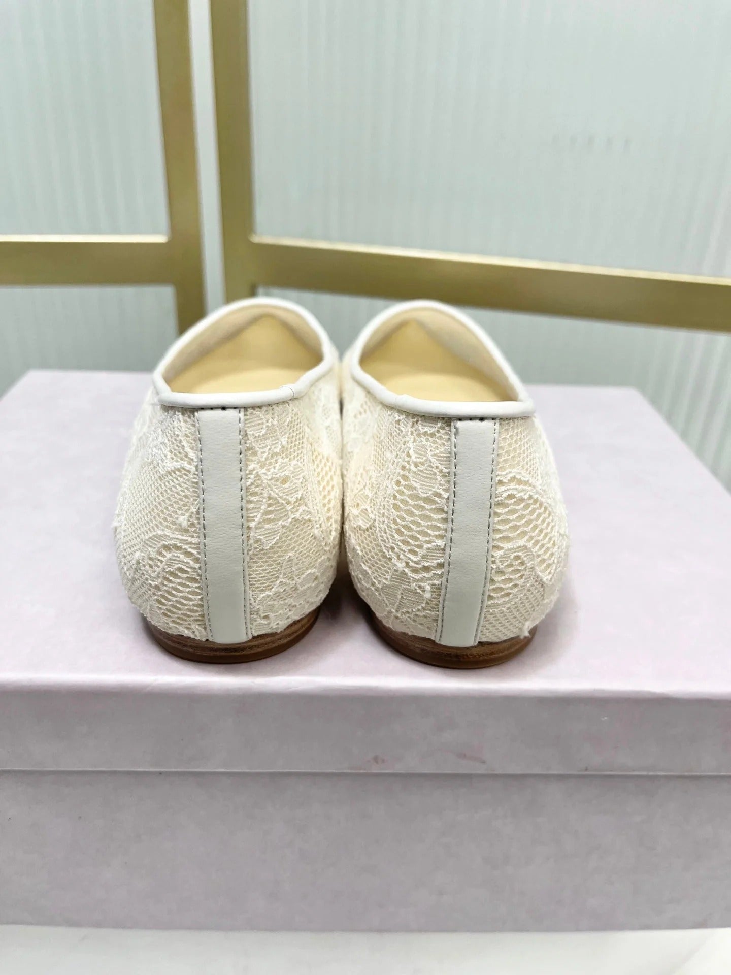 Jimmy 26s Ballet Flats Ivory Beige Lace Sheepskin 605952