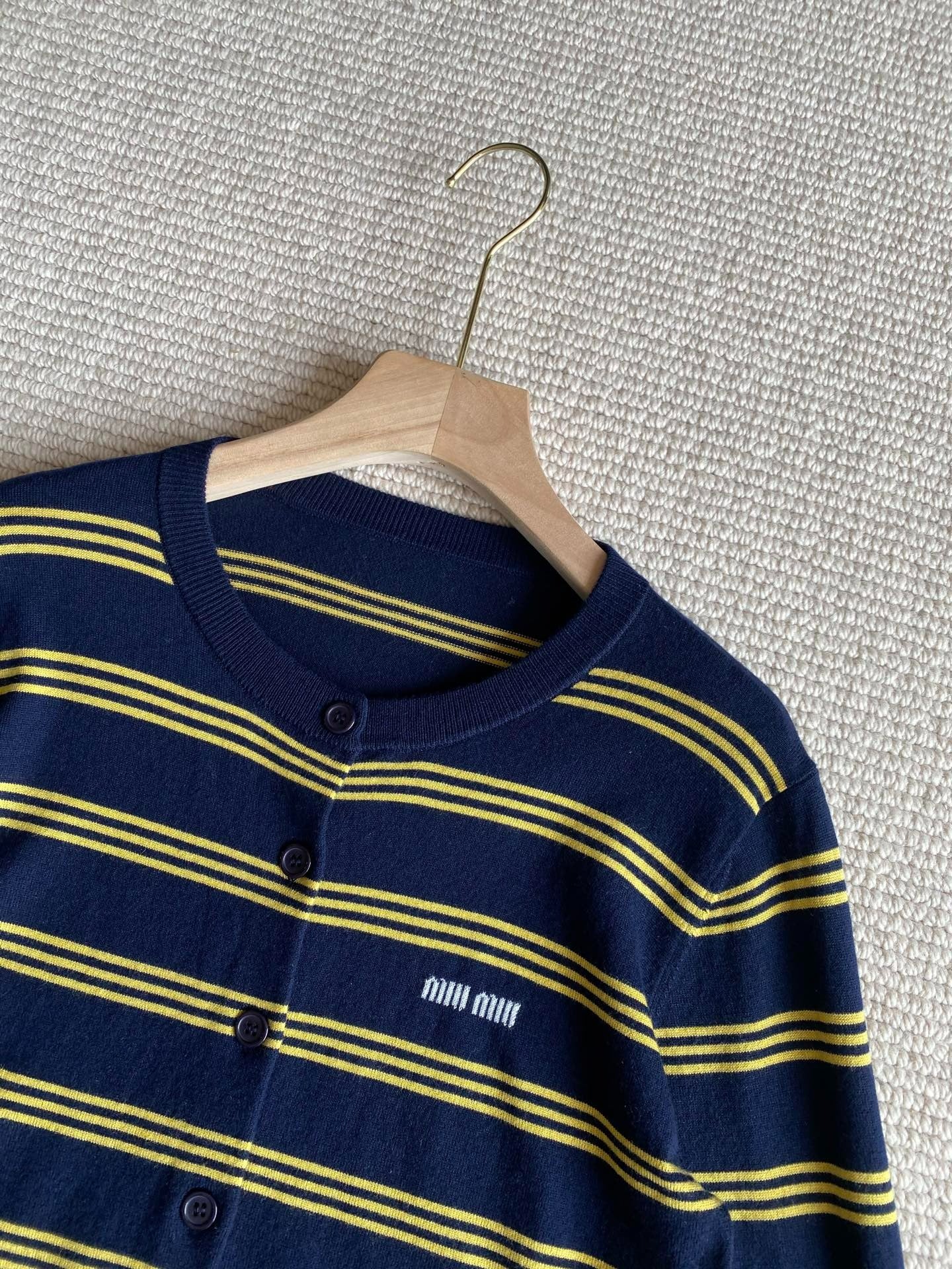 MIUMIU CARDIGAN STYLE 129