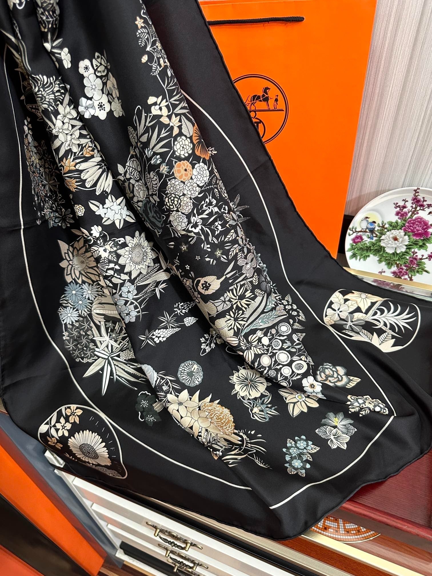 HERMES 25S SCARF 90 IN SILK 735731