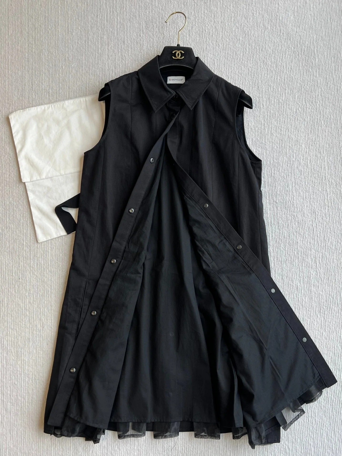 MONCLER SLEEVELESS PLEATED DRESS 269706