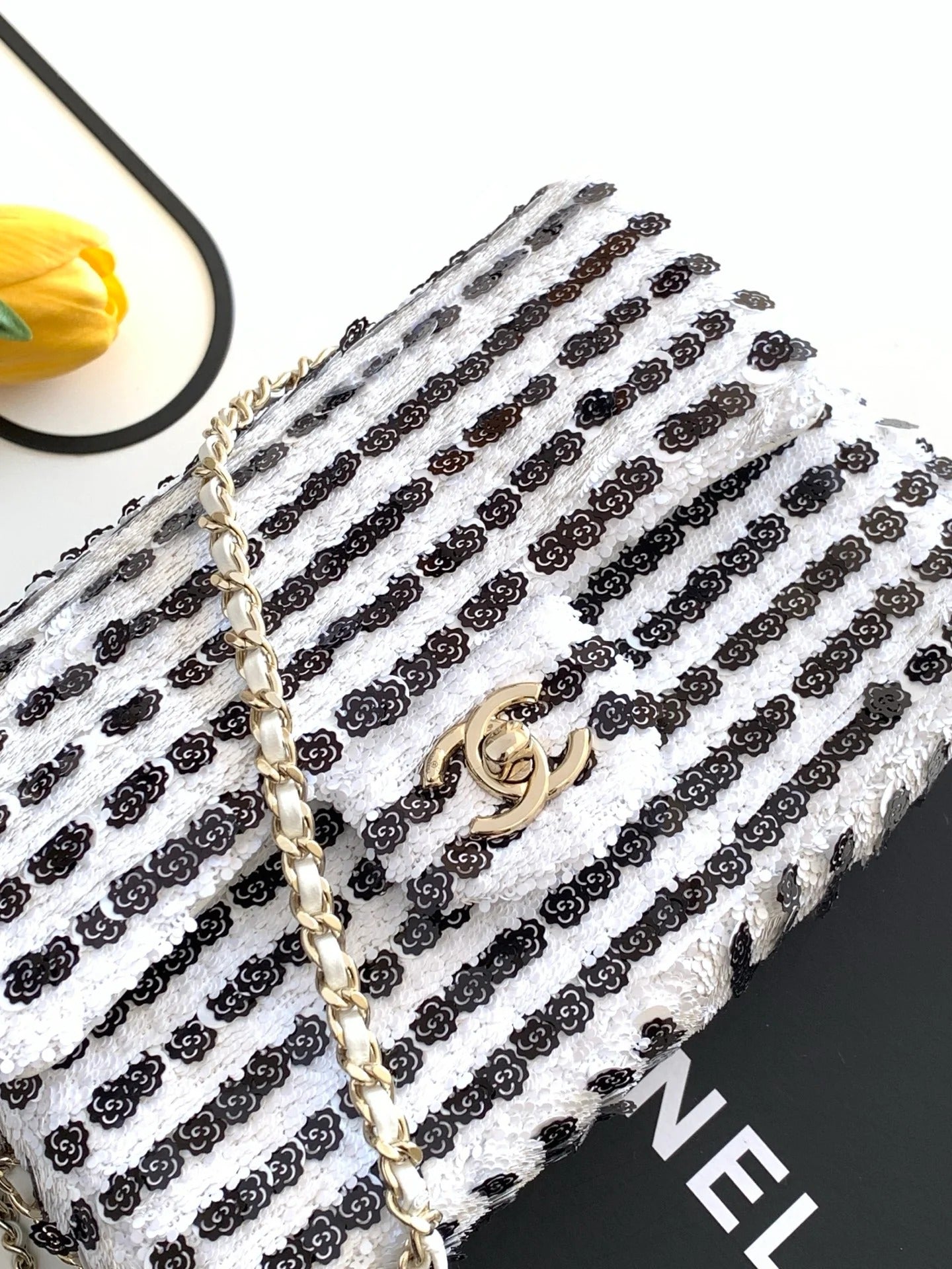 Chanel 2026 Bag 21cm White Black Sequin 331213