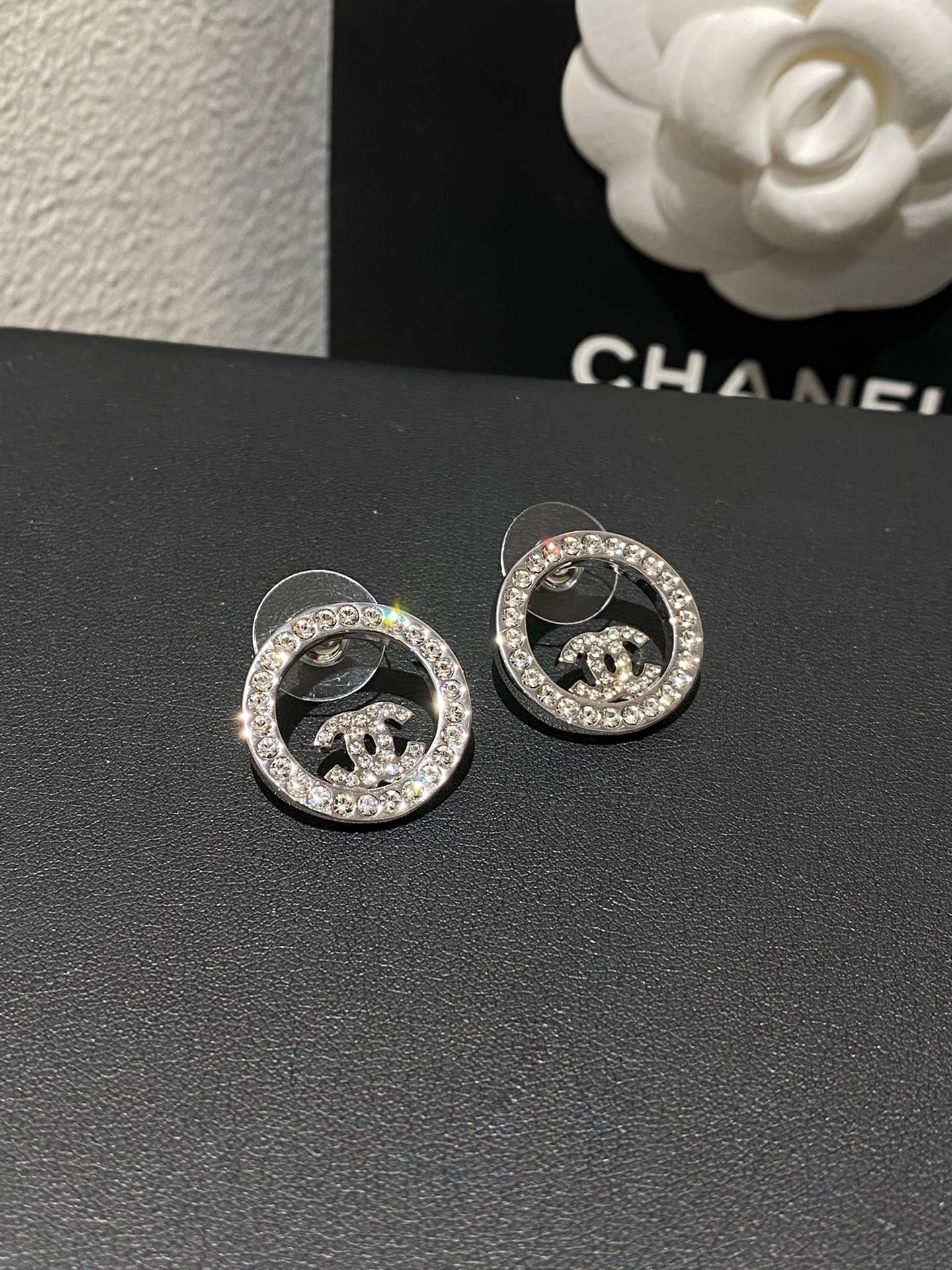CC Classic Platinum Rhinestone Stud Sliver Earrings