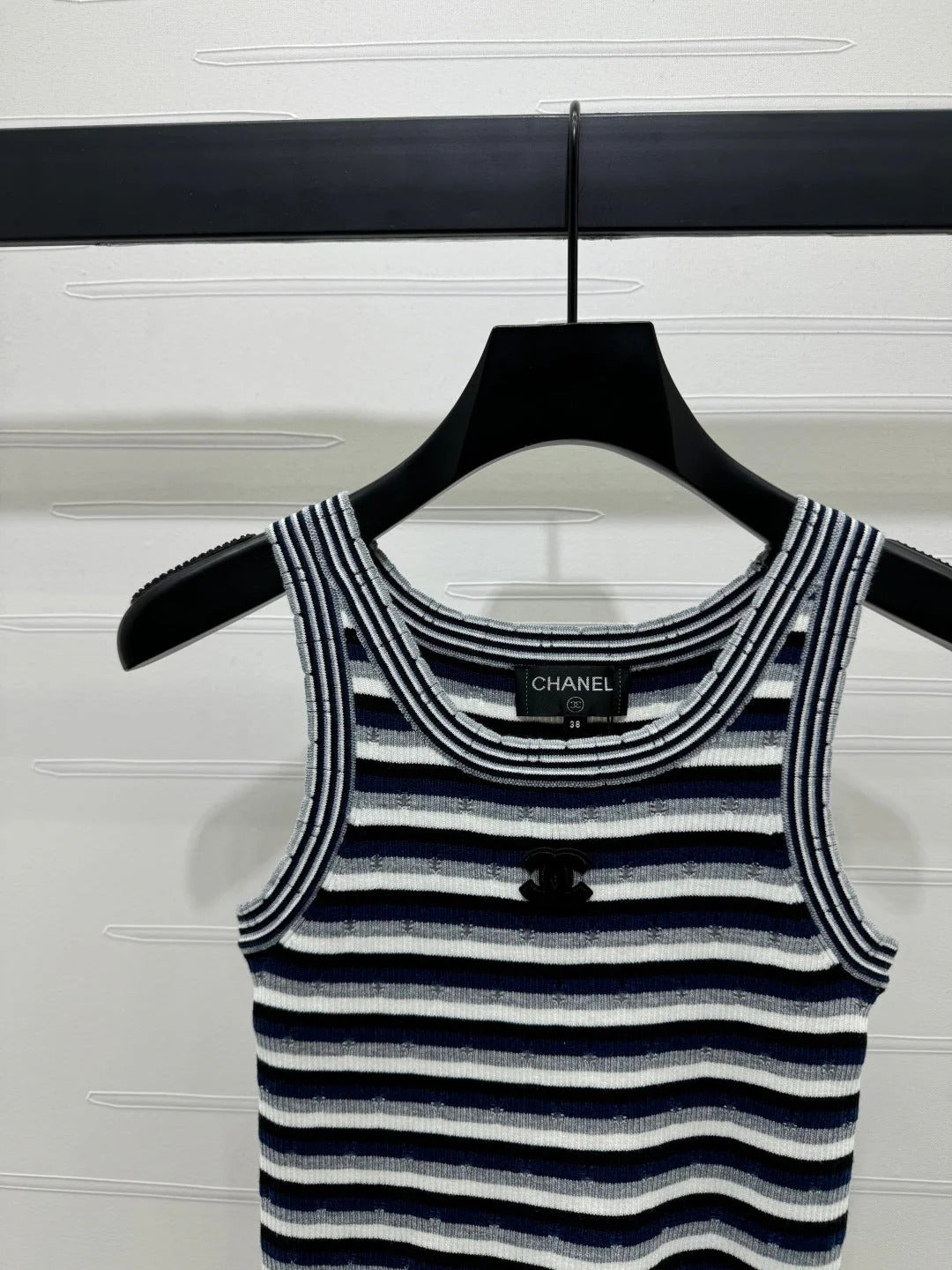 CHANEL SLEEVELESS TOP 269480