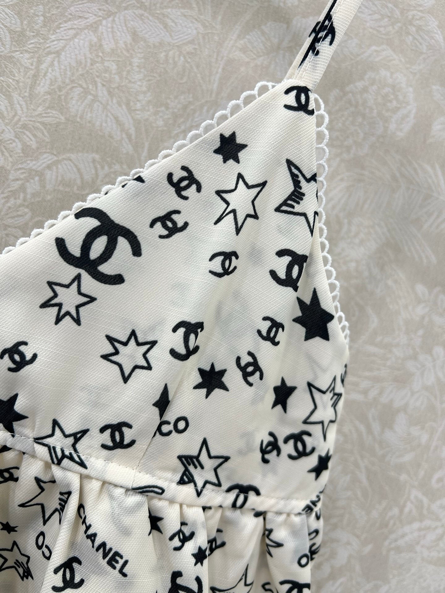 CHANEL SPAGHETTI STRAP TOP 275060