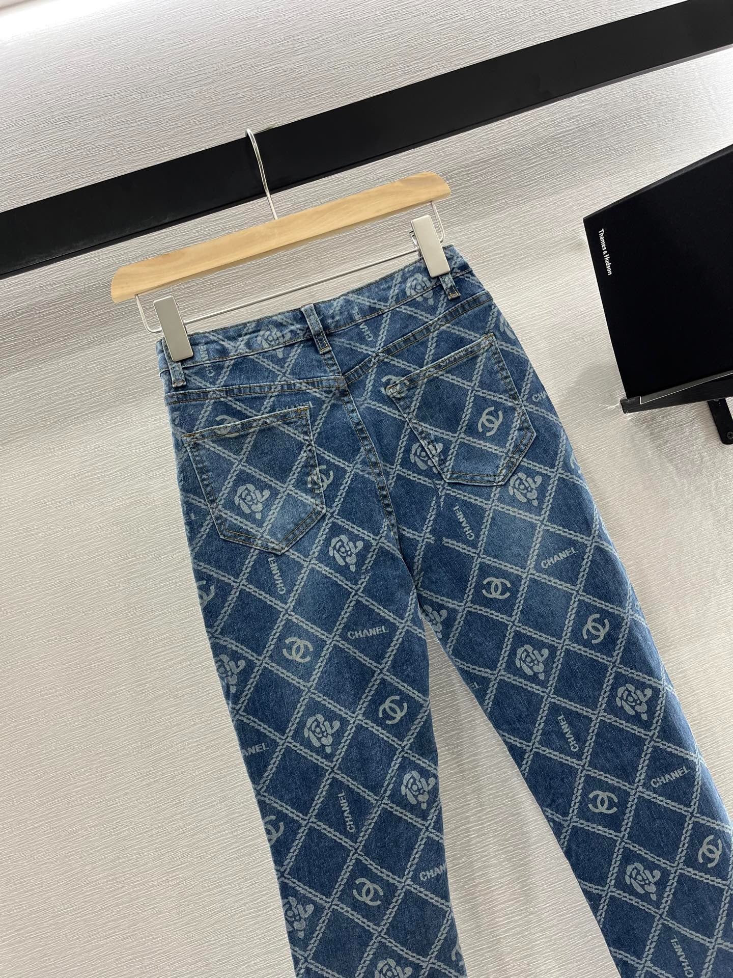 CHANEL FLARED JEANS WITH LOGO PRINT 263984