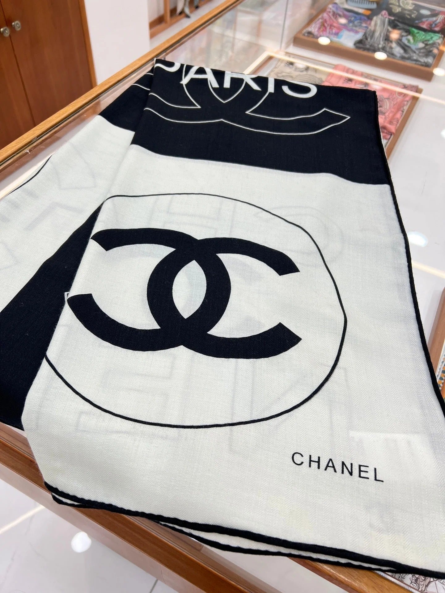 CHANEL 25S SCARF 135 IN CASHMERE SILK 708380