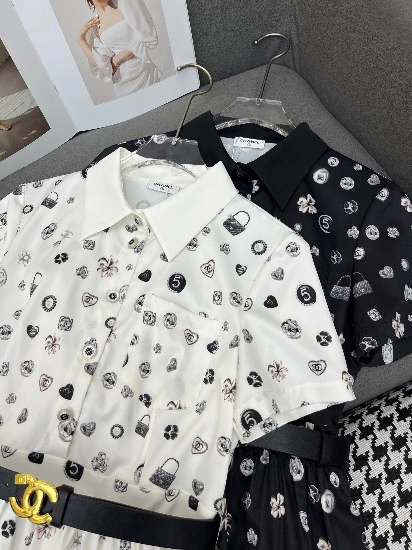 SHORT-SLEEVE BUTTON-DOWN DRESS WITH SIGNATURE LOGO BELT