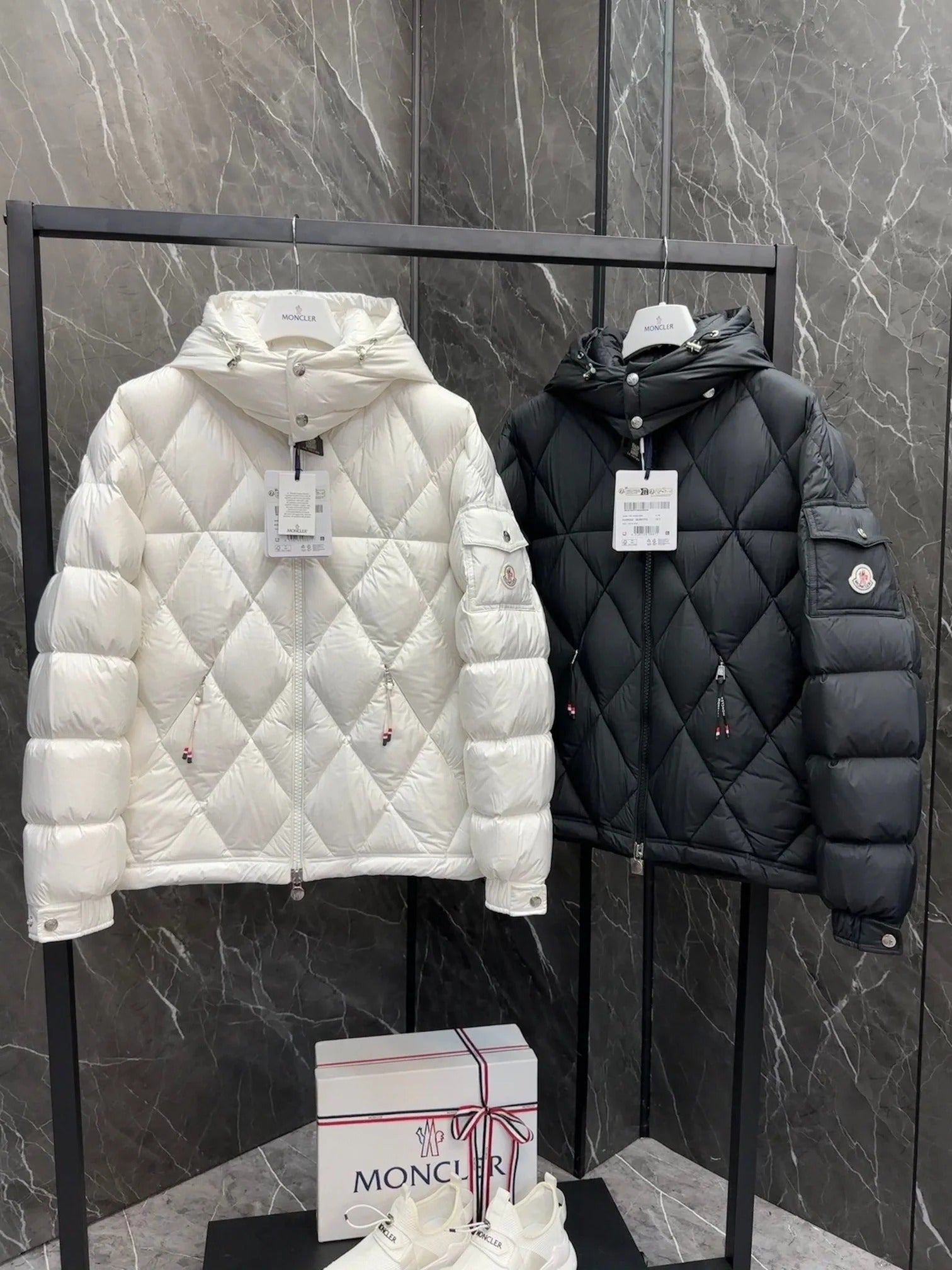 MONCLER 25S JACKET IN WHITE 051