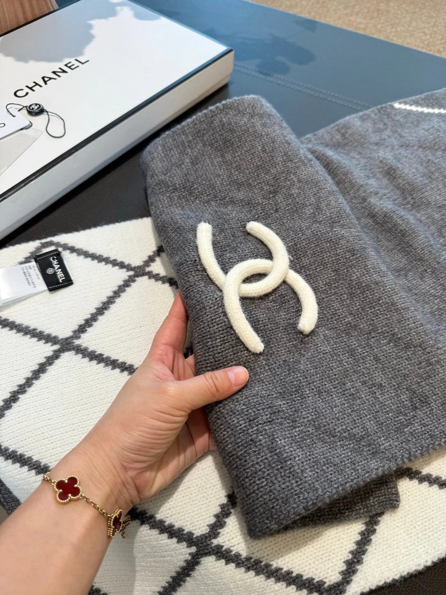 CHANEL 25S SCARF 180 CM IN WOOL CASHMERE 943029