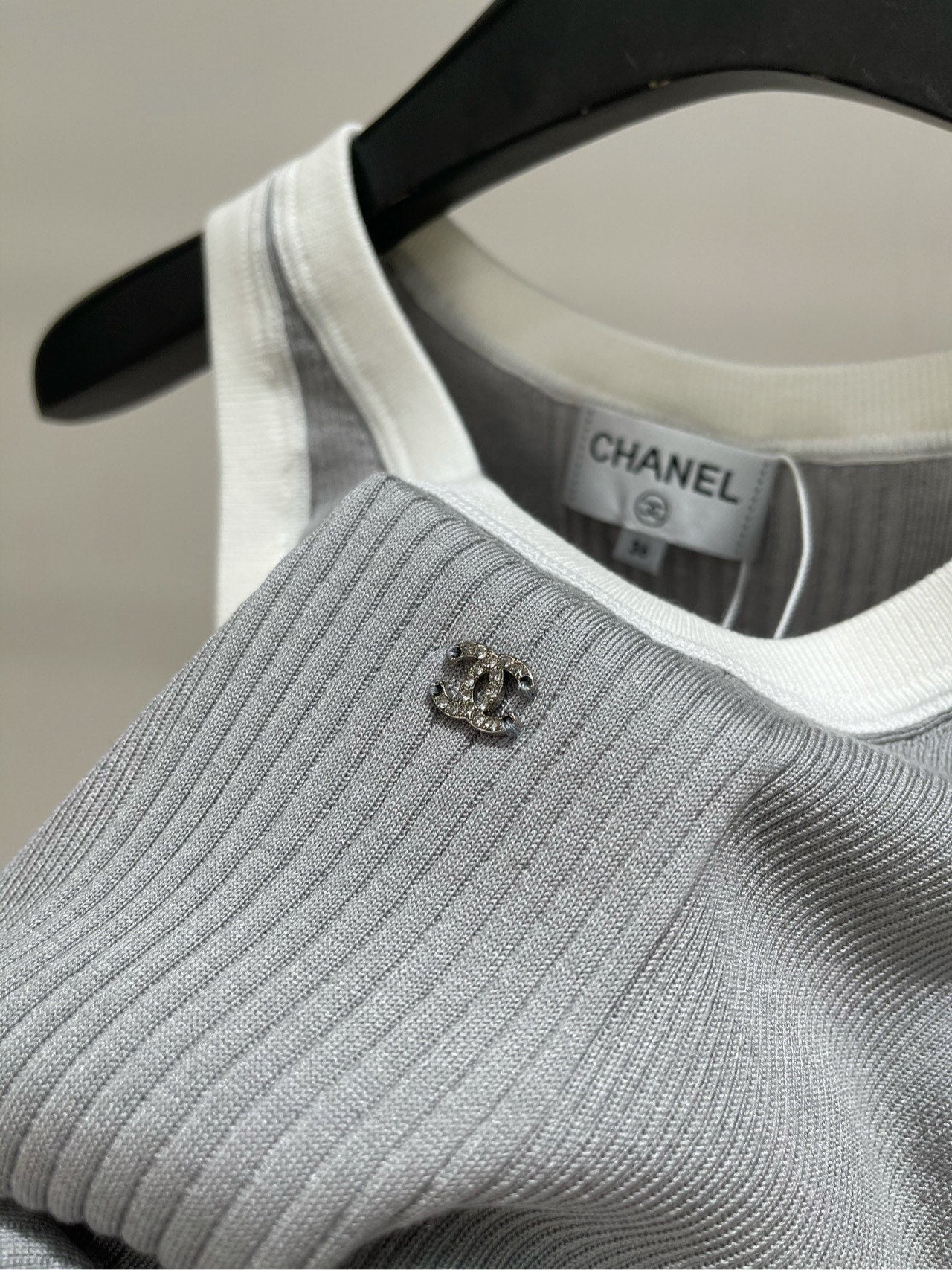 CHANEL SHORT-SLEEVE KNIT SWEATER 259270