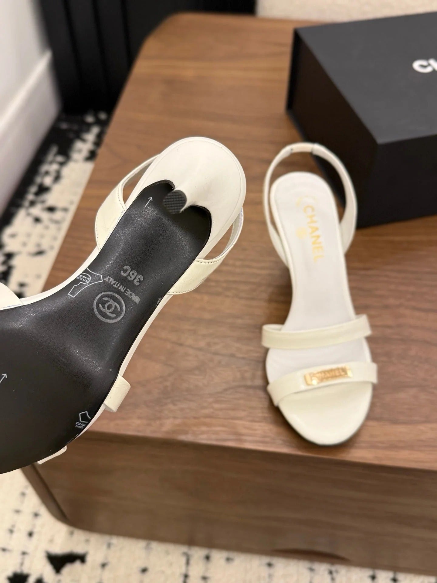CC 26s Sandals 80 White Sheepskin 183528