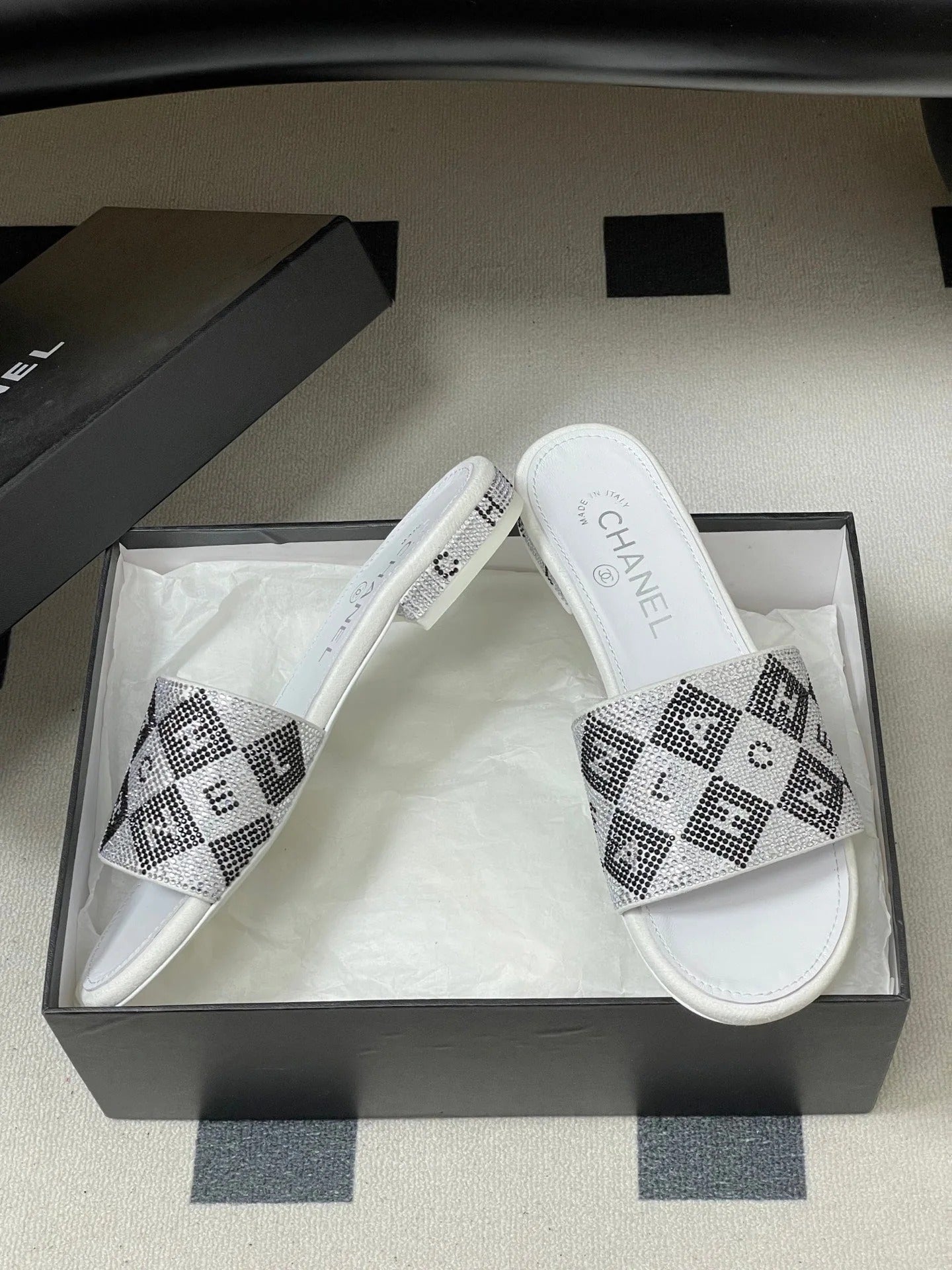 CC 26s Flat Sandals White Sheepskin Rhinestones 649521