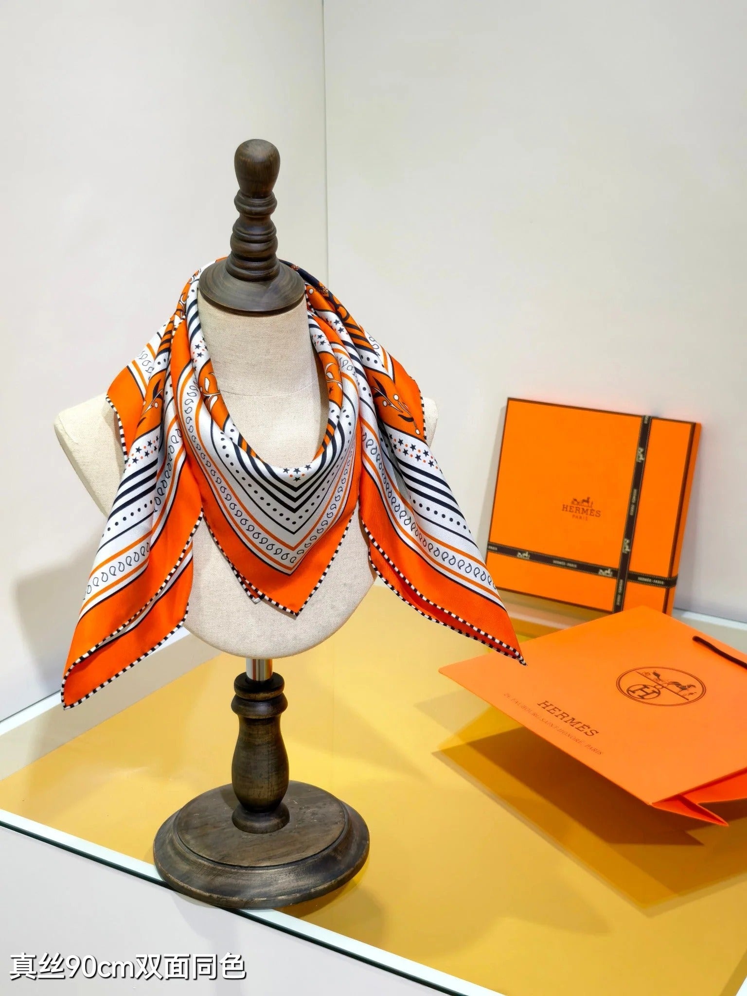 HM 26ss Amazon Scarf 90 Orange White Twill Silk 132412