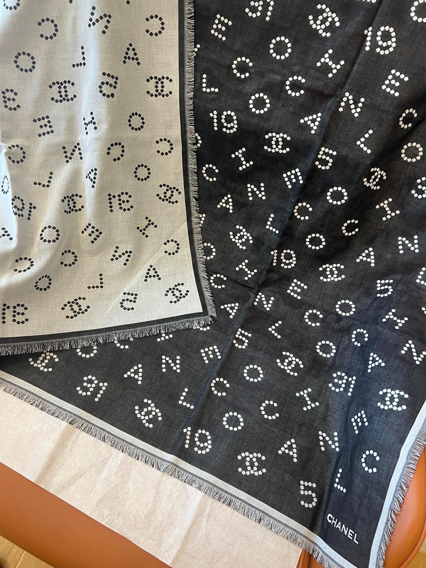 CHANEL 25S SCARF 140 IN WOOL SILK 700811