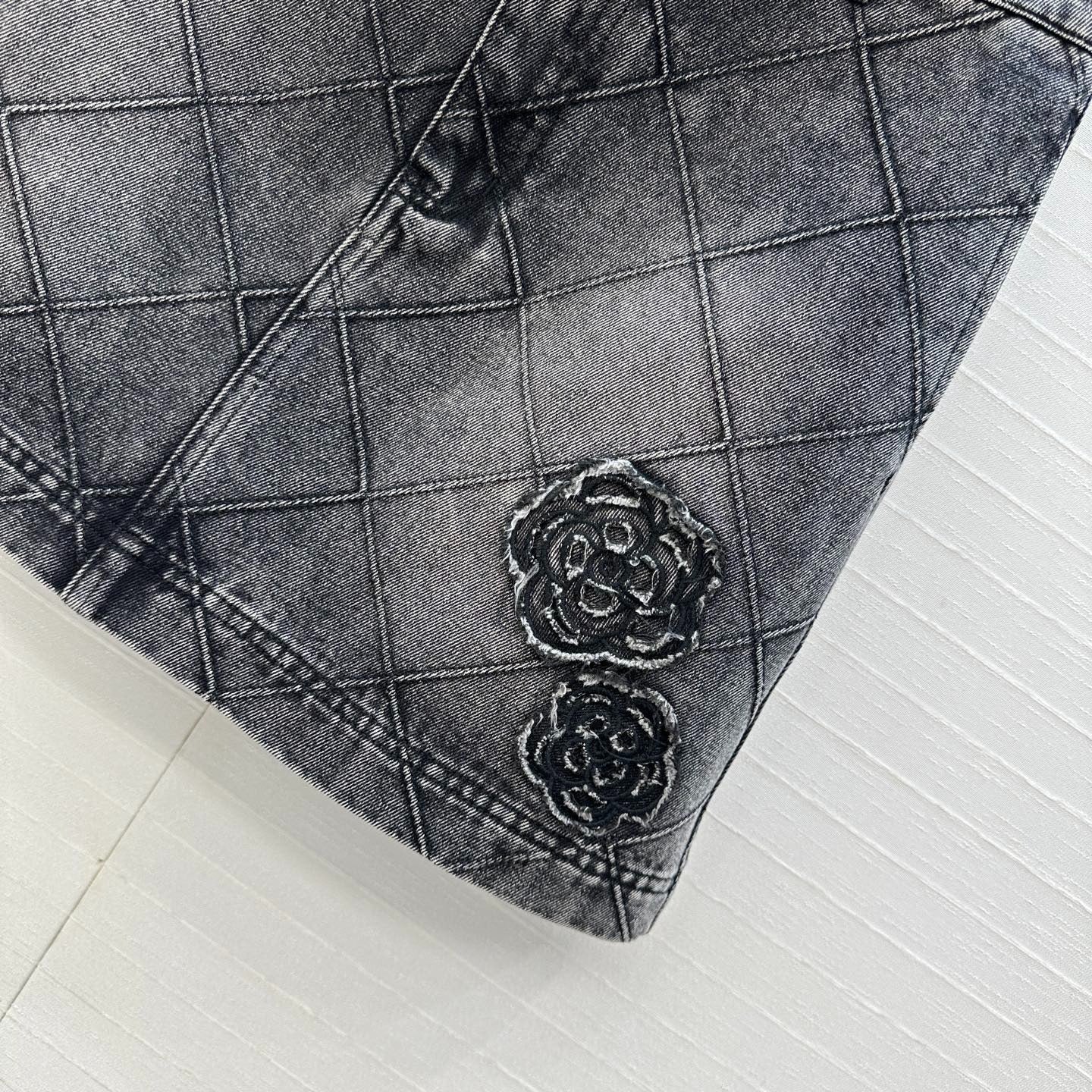 CHANEL DENIM SKIRT WITH DIAMOND PATTERN 276112