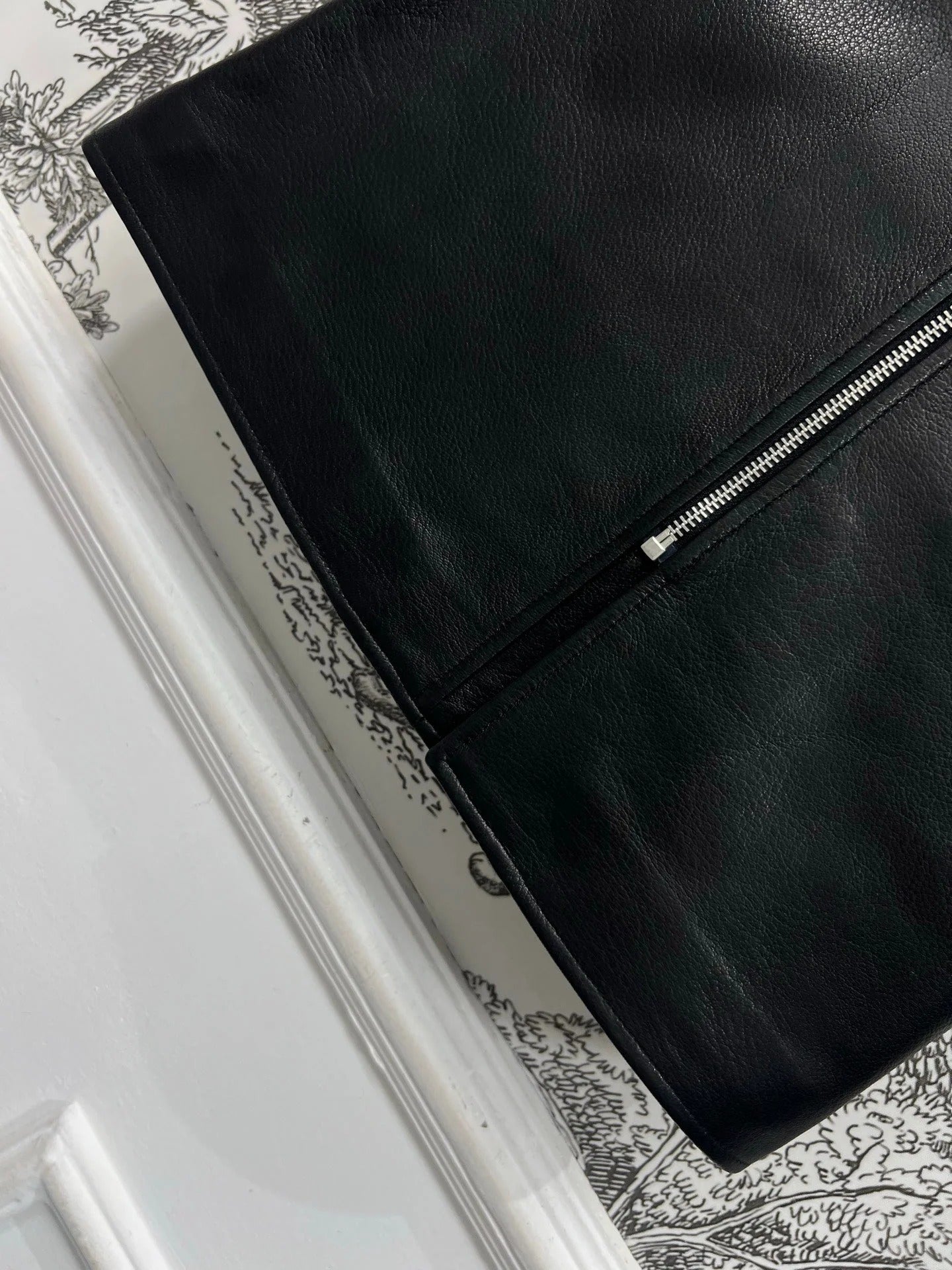 PRADA SHORT LEATHER SKIRT WITH ZIPPER 274475
