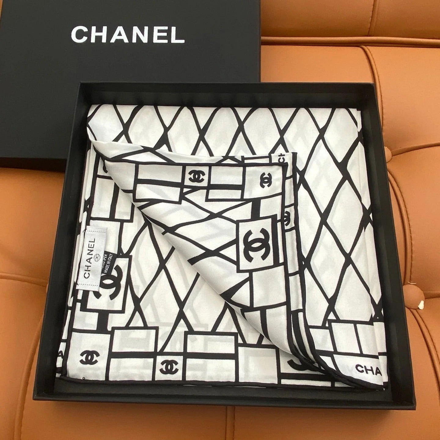 CHANEL 25S SCARF 90 IN SILK 703694