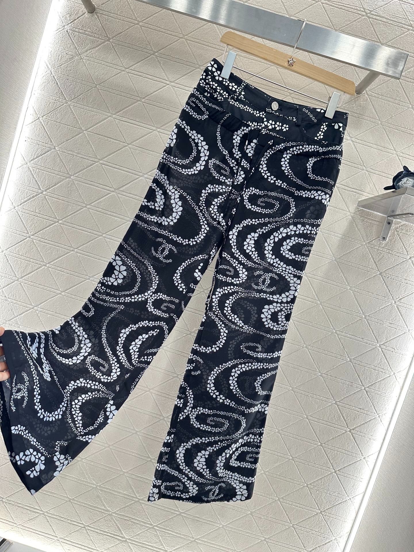 CHANEL BLACK PRINTED DENIM PANTS