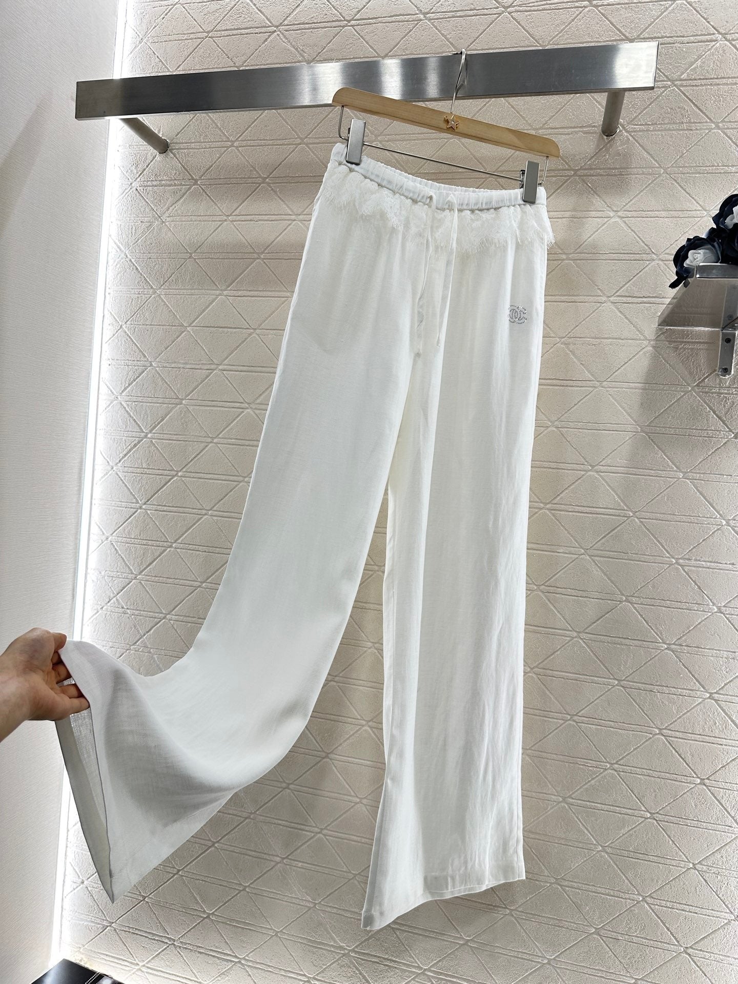 CHANEL WHITE WIDE-LEG DRAWSTRING SOFT FABRIC PANTS