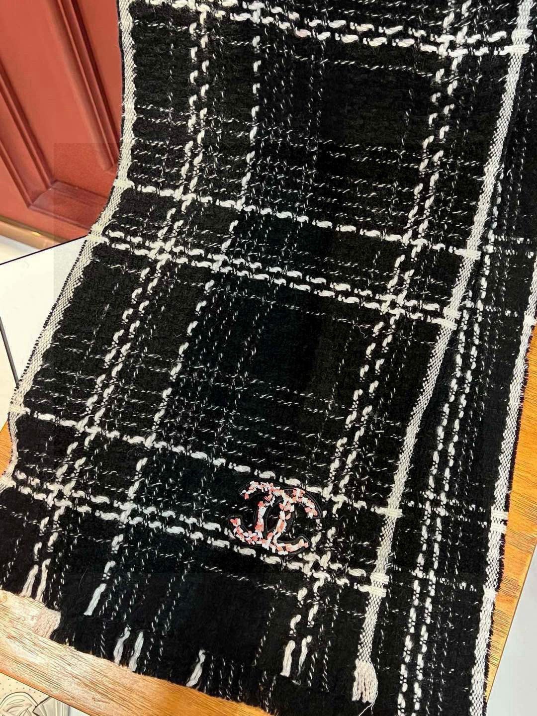 CHANEL 25S SCARF 185 IN CASHMERE 730560