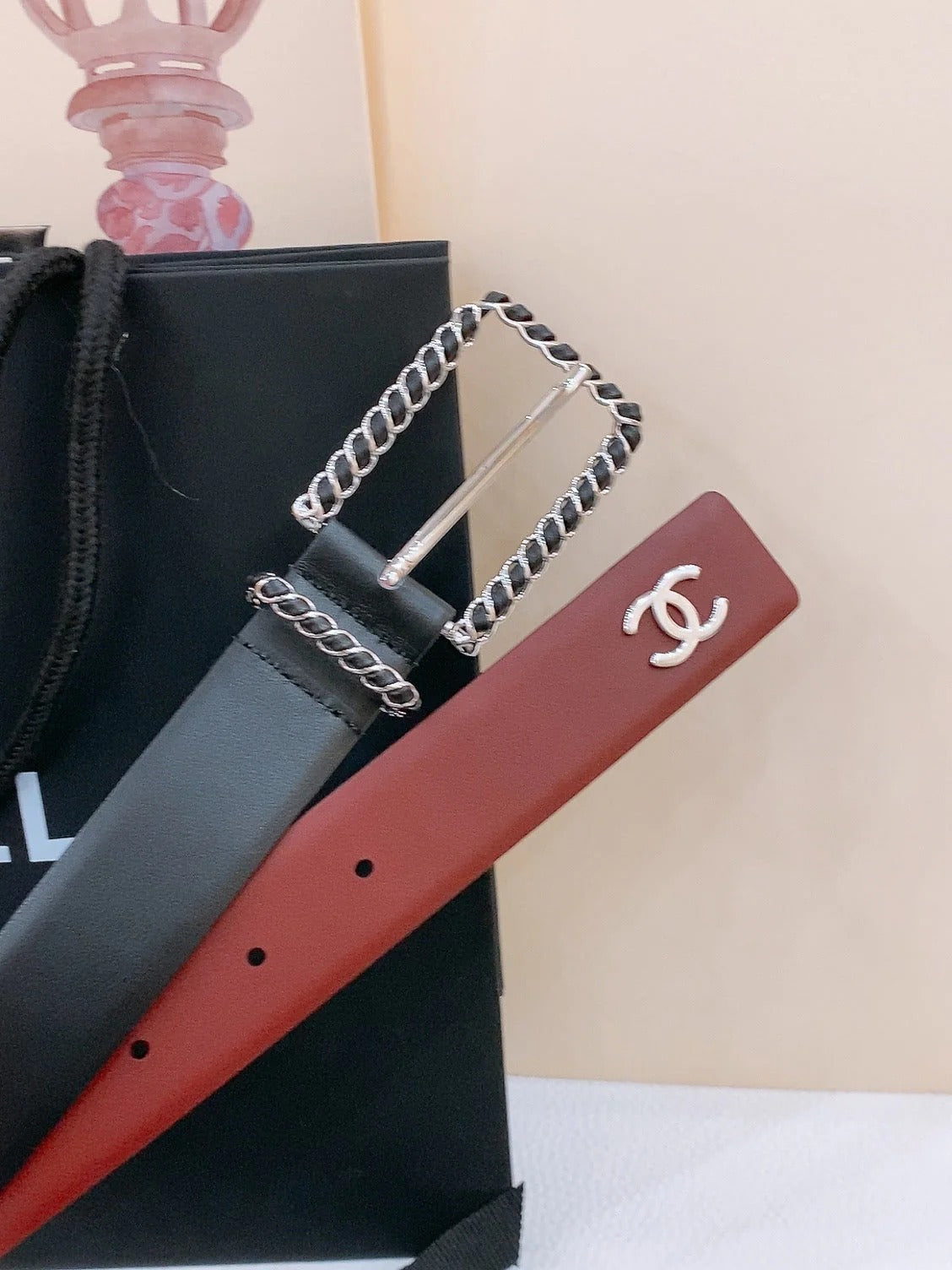 BELT 30MM IN BLACK AND RED CALFSKIN WITH INTERWOVEN SILVER CHAIN BUCKLE