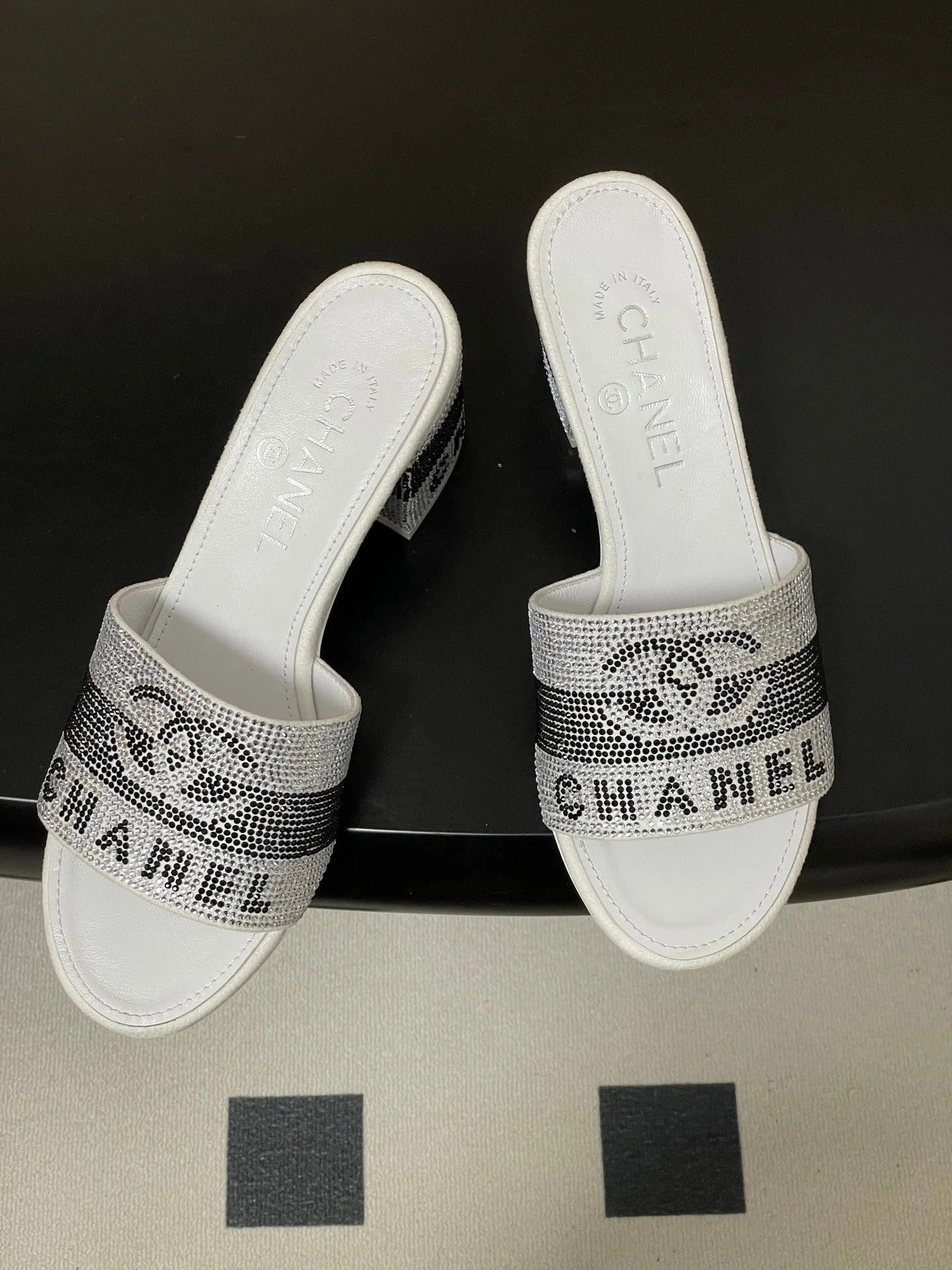 CC 26s Sandals 70 White Gray Sheepskin Rhinestones 649512