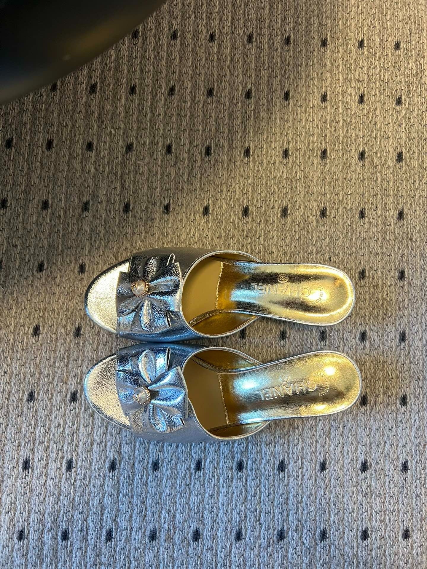 CC 26s High-Heeled Slides 60 Metallic Sliver Cowhide 627183