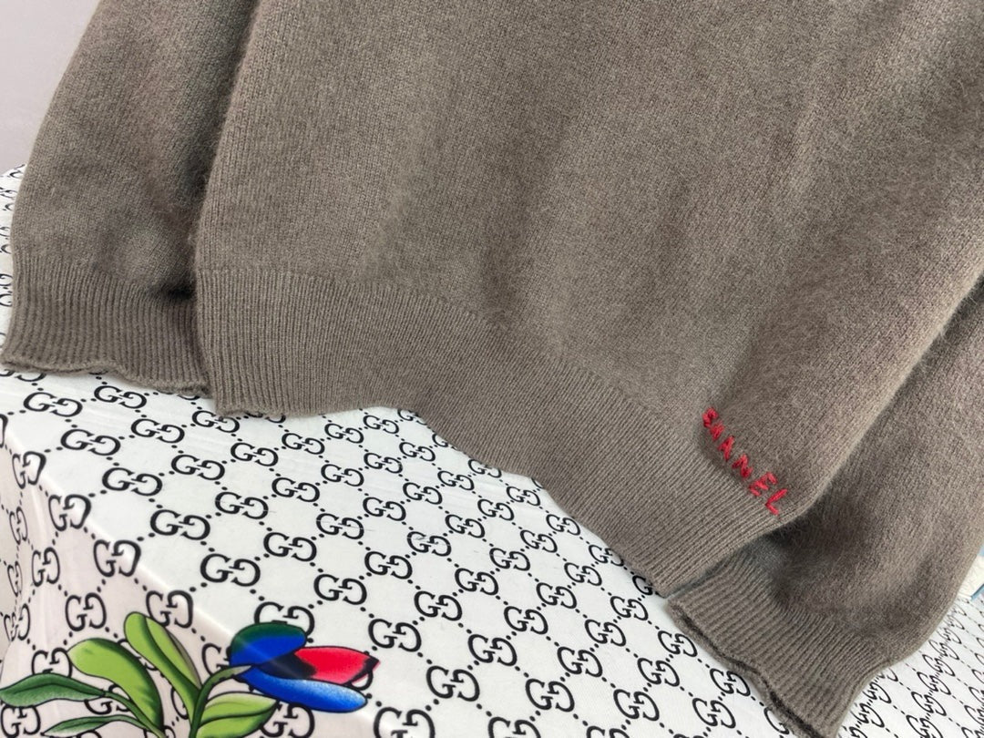 CHANEL 25S COLLARED SWEATER 595