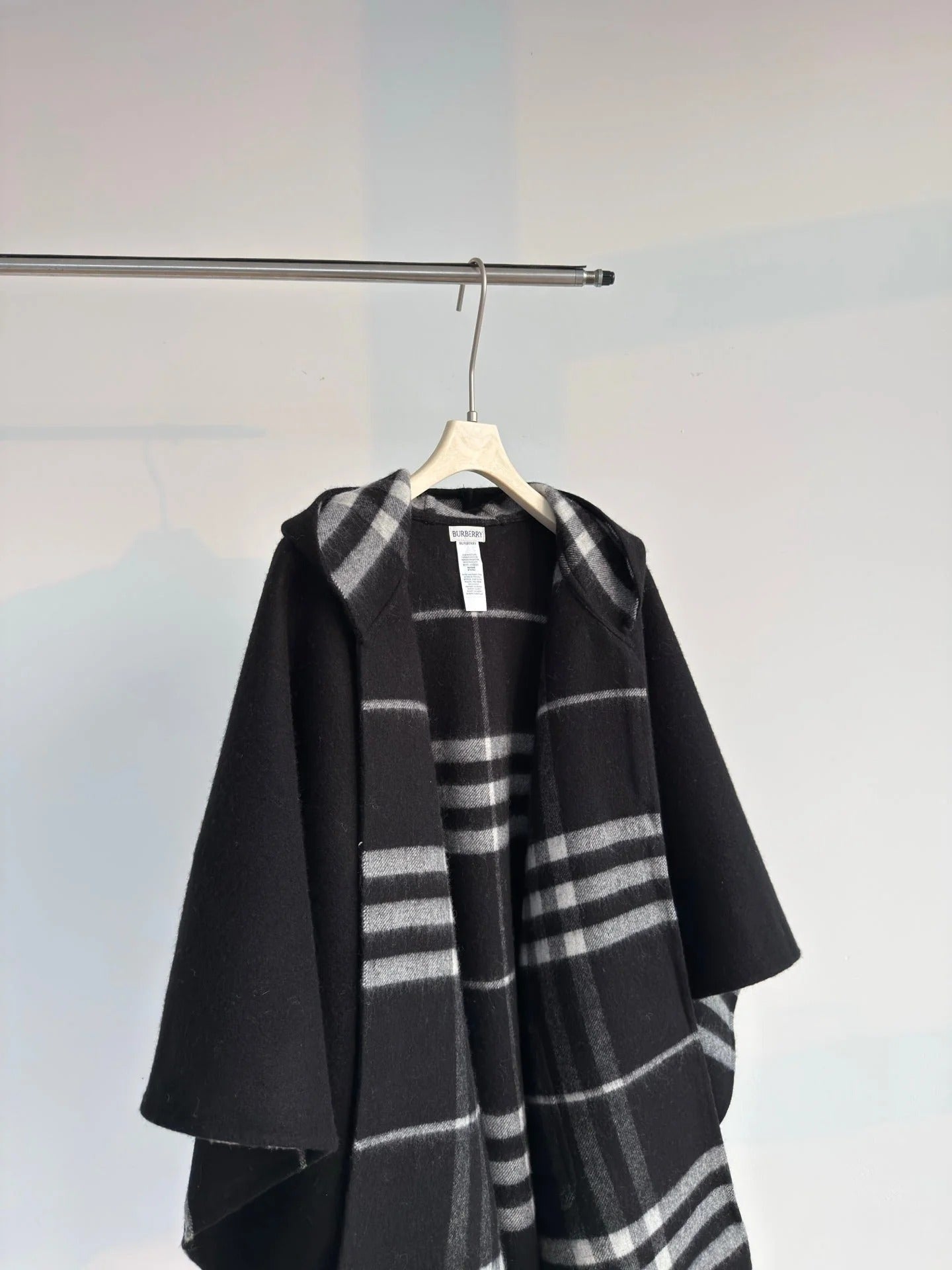 BURBERRY 25S SHAWL 184