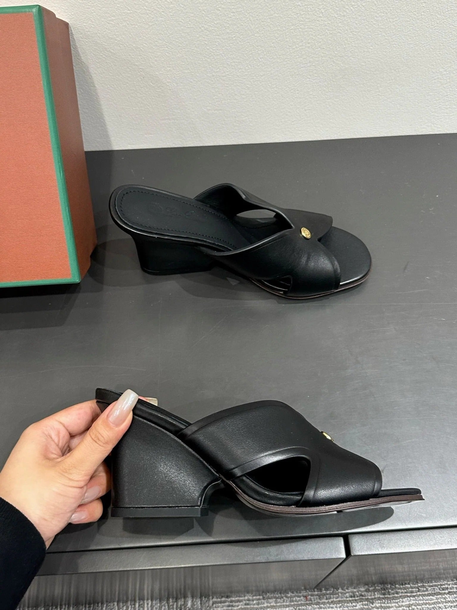 LP HIGH HEELS 25S IN BLACK LAMBSKIN