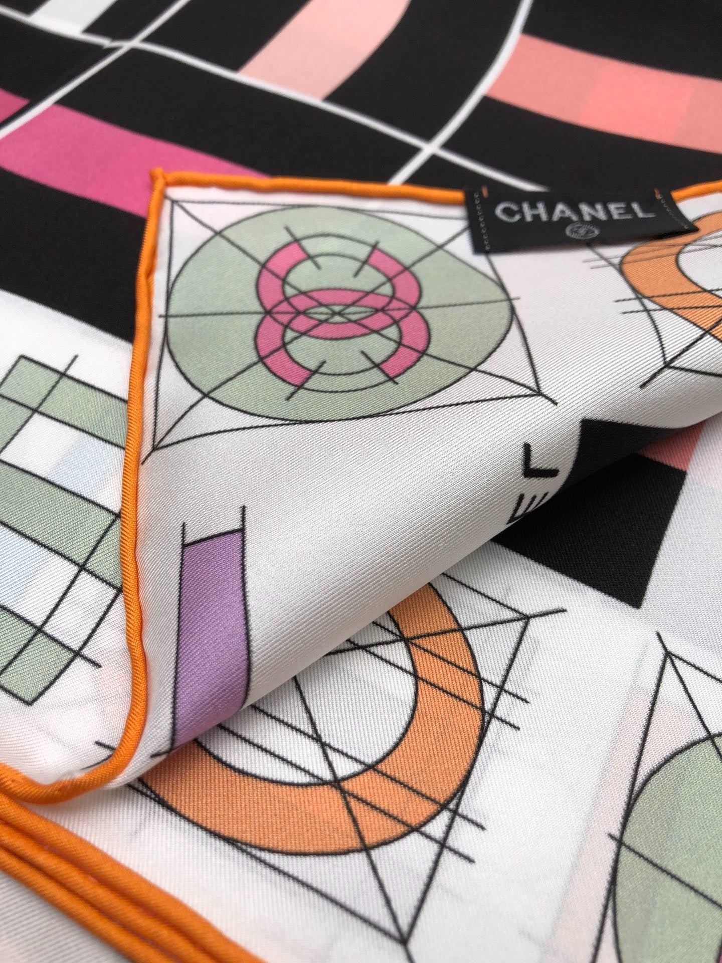CHANEL 25S SCARF 90 IN SILK 704583