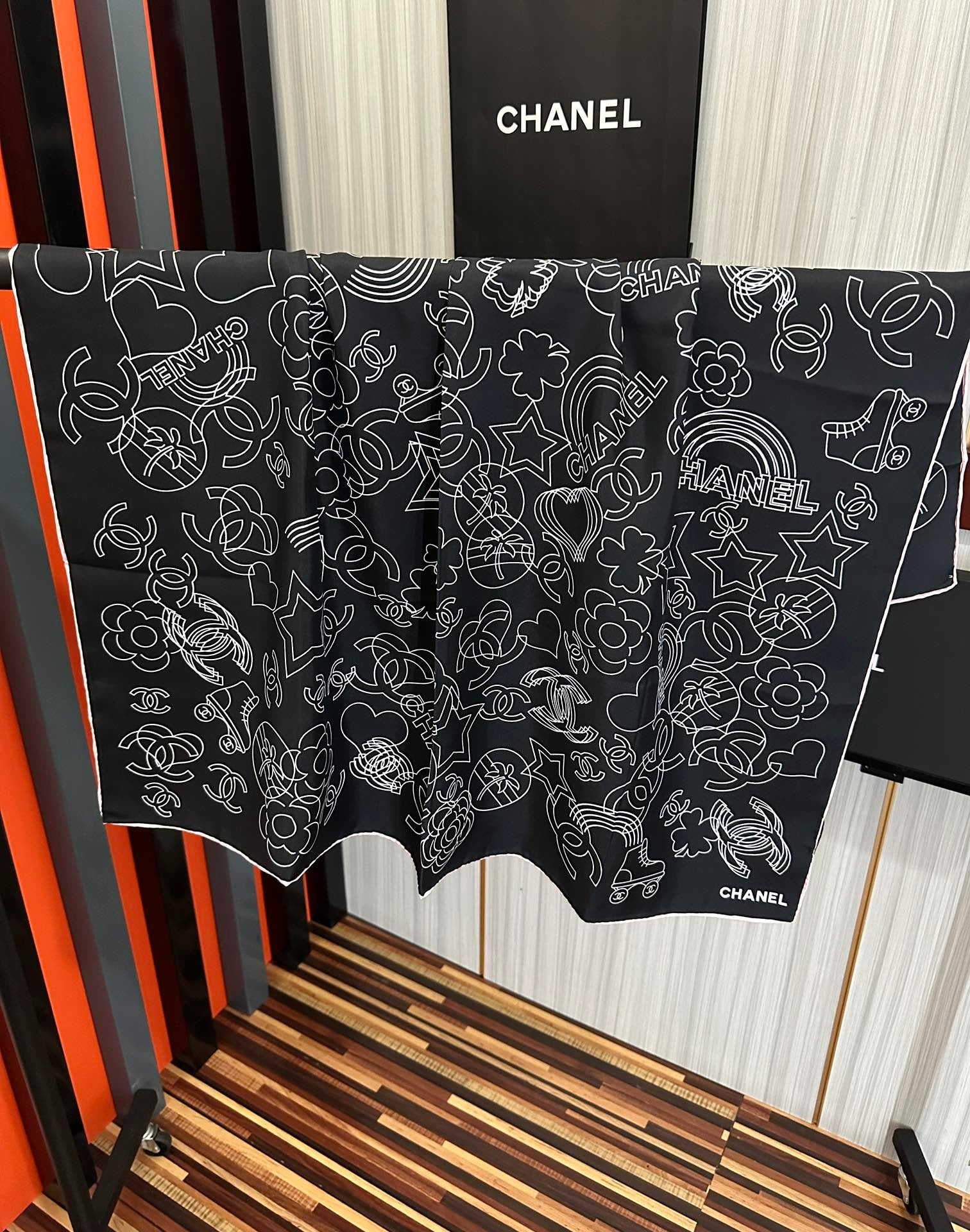 CHANEL 25S SCARF 90 IN SILK 738436