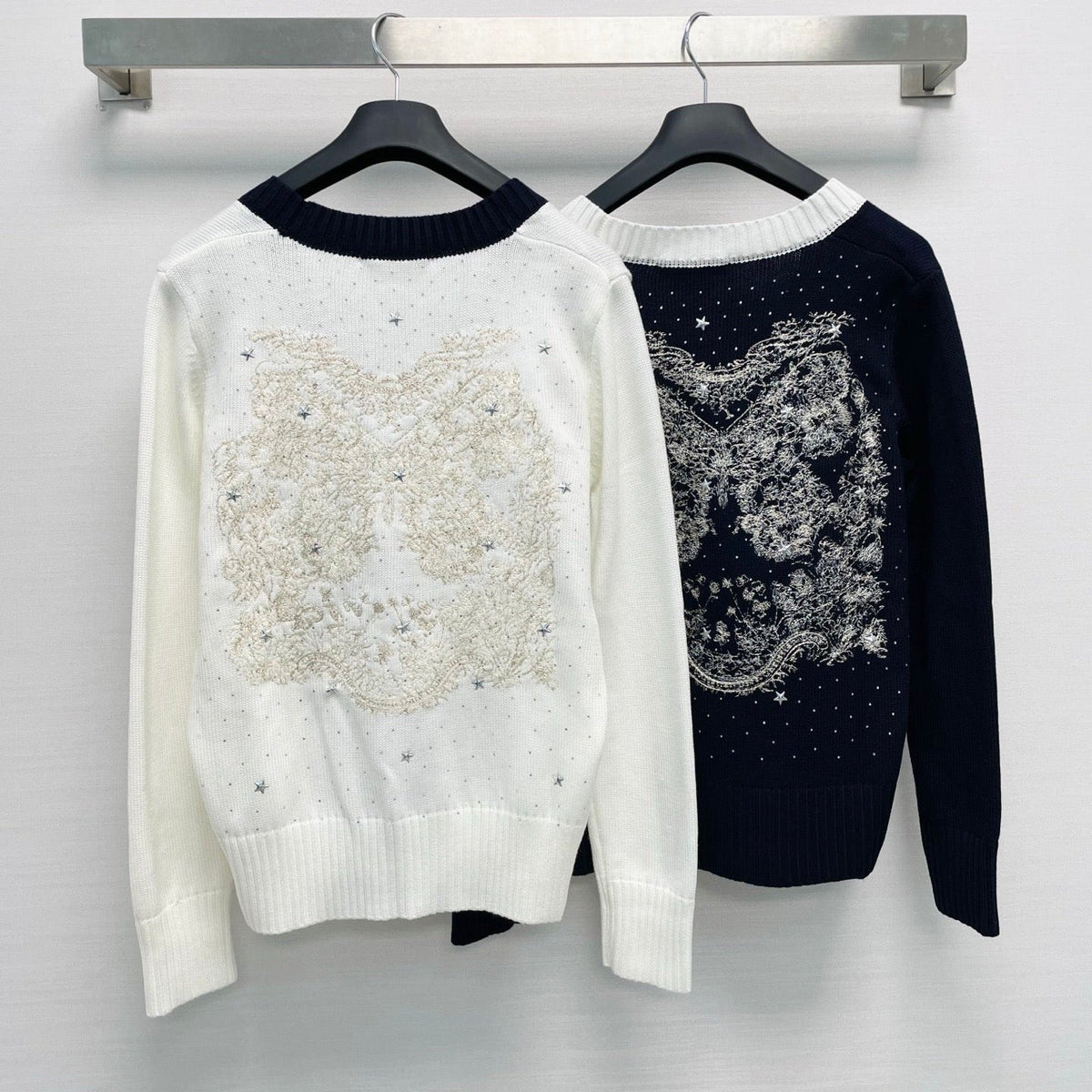 CD 26FW V-Neck Logo-Embroidered Knit Cardigan Wool 440380
